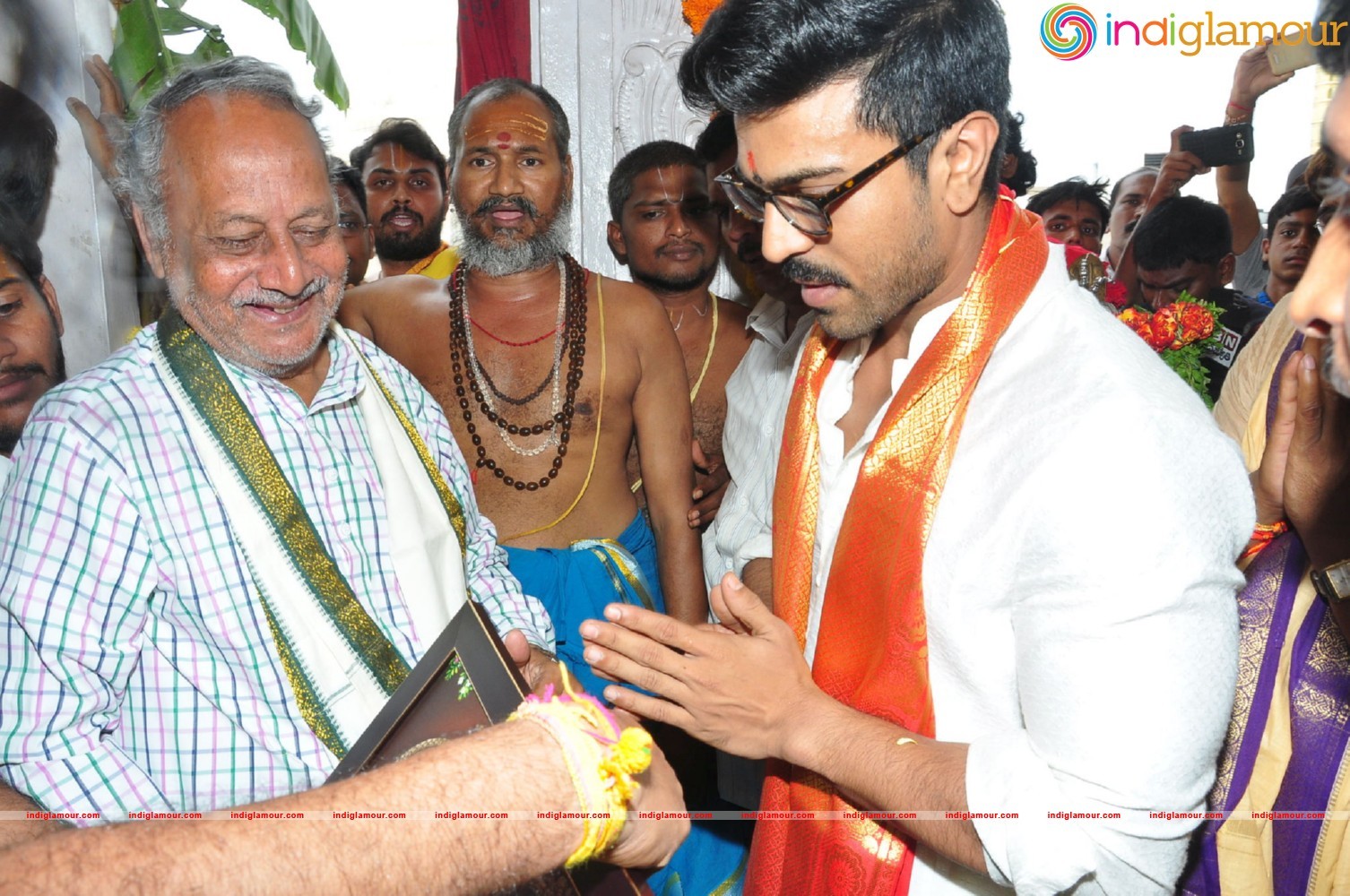Ram Charan At Chiranjeevi Birthday Celebrations at Filmnagar Temple Event hd photo