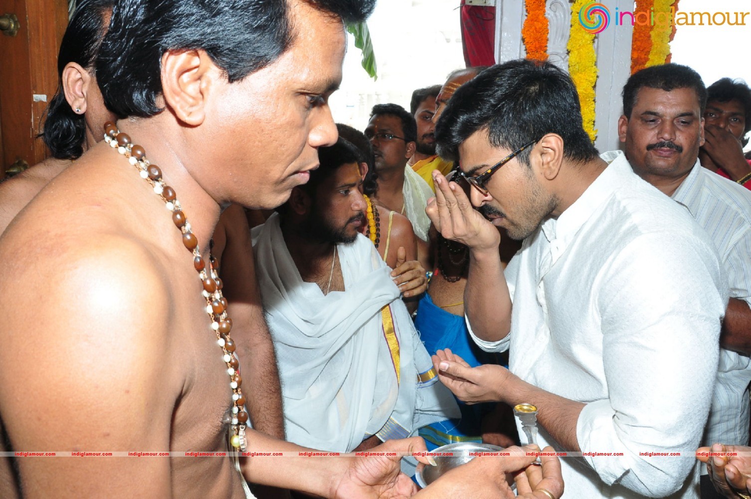 Ram Charan At Chiranjeevi Birthday Celebrations at Filmnagar Temple Event hd photo