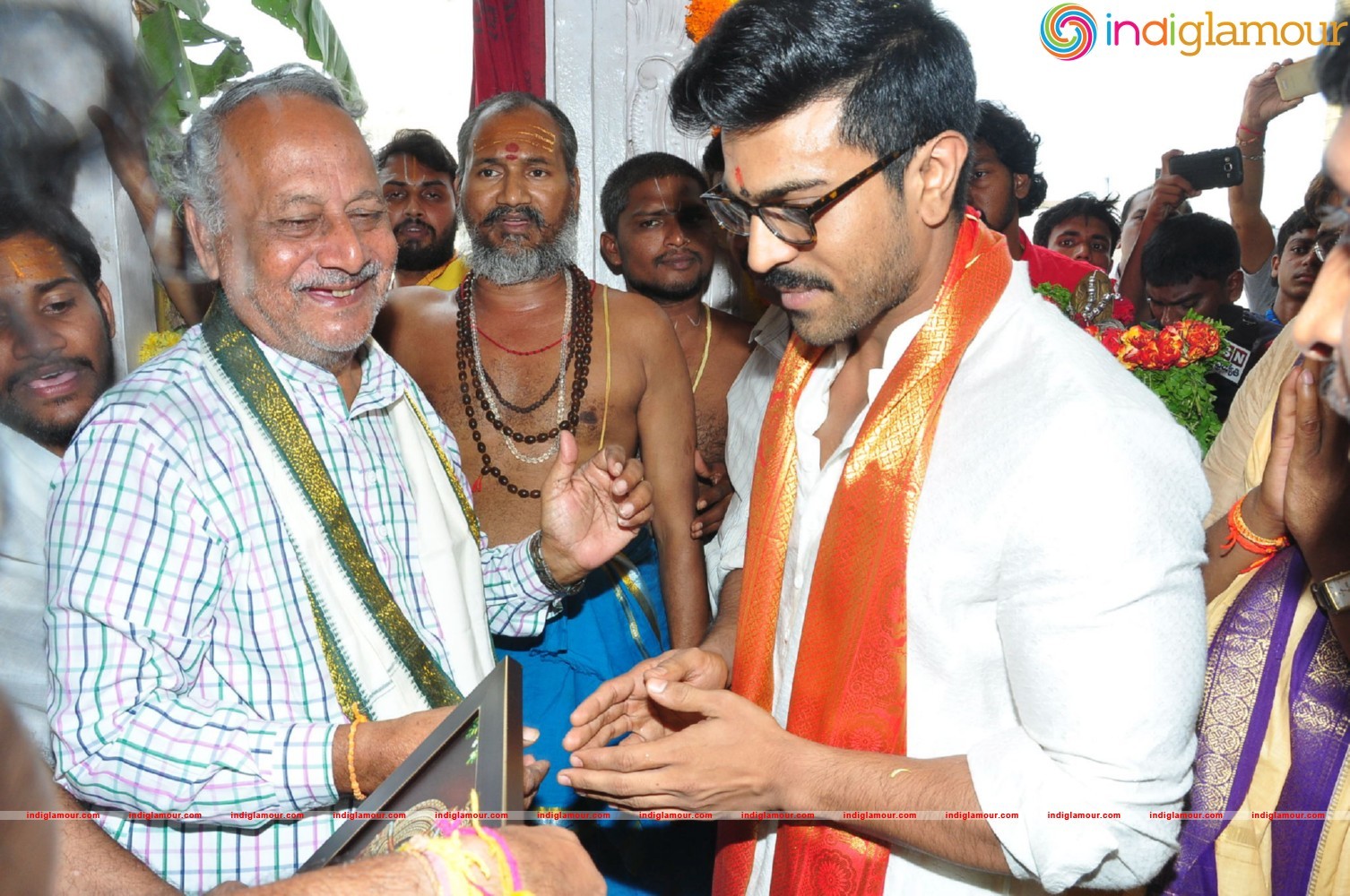 Ram Charan At Chiranjeevi Birthday Celebrations at Filmnagar Temple Event hd photo