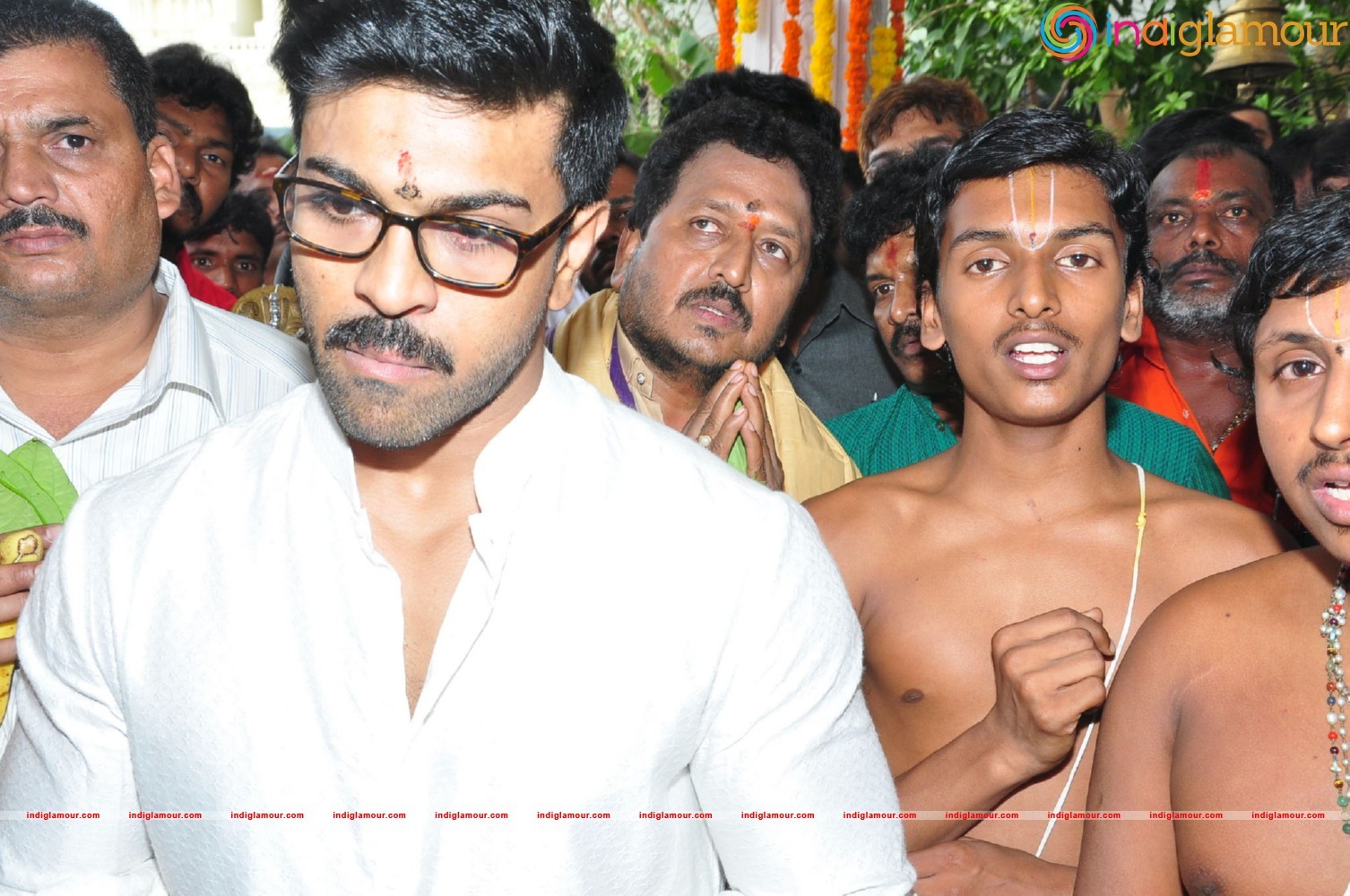 Ram Charan At Chiranjeevi Birthday Celebrations at Filmnagar Temple Event hd photo