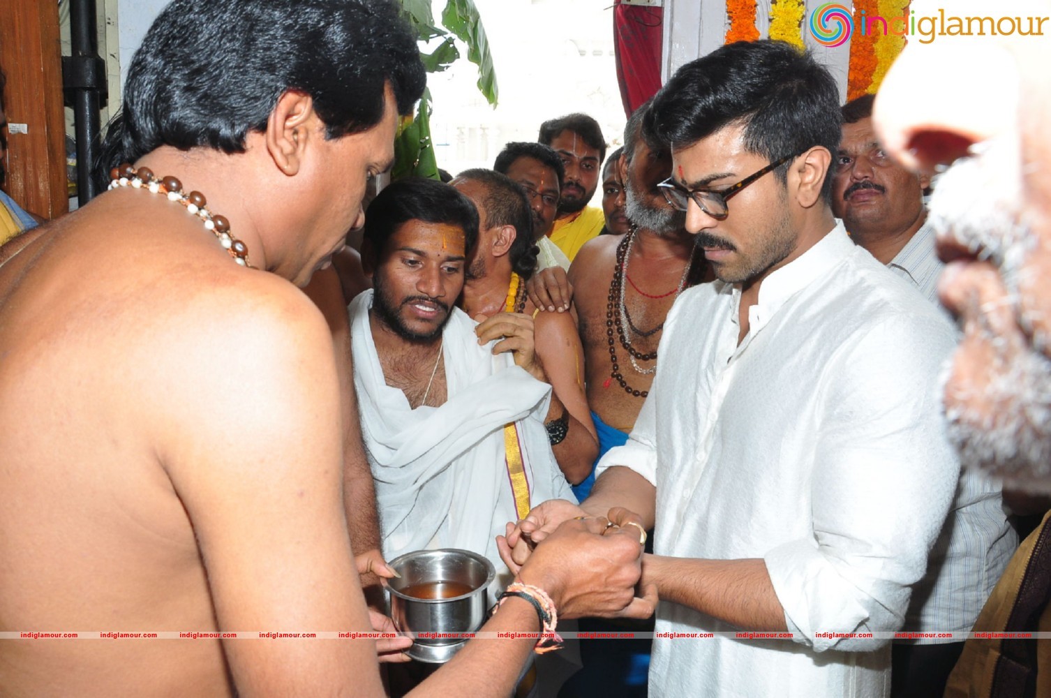 Ram Charan At Chiranjeevi Birthday Celebrations at Filmnagar Temple Event hd photo