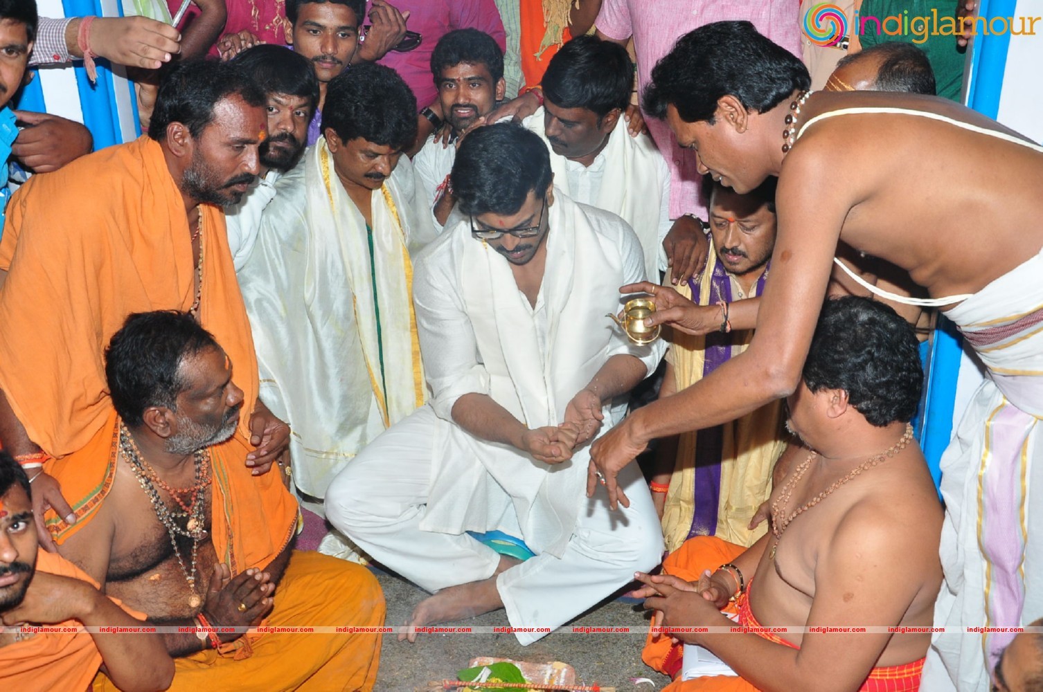 Ram Charan At Chiranjeevi Birthday Celebrations at Filmnagar Temple Event hd photo