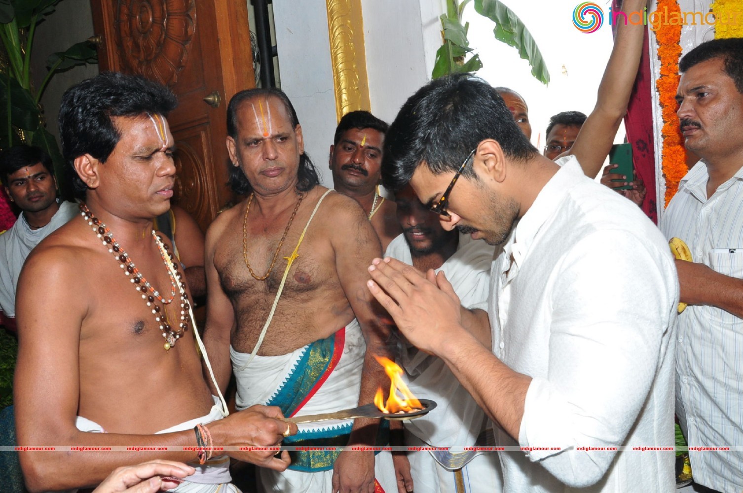 Ram Charan At Chiranjeevi Birthday Celebrations at Filmnagar Temple Event hd photo