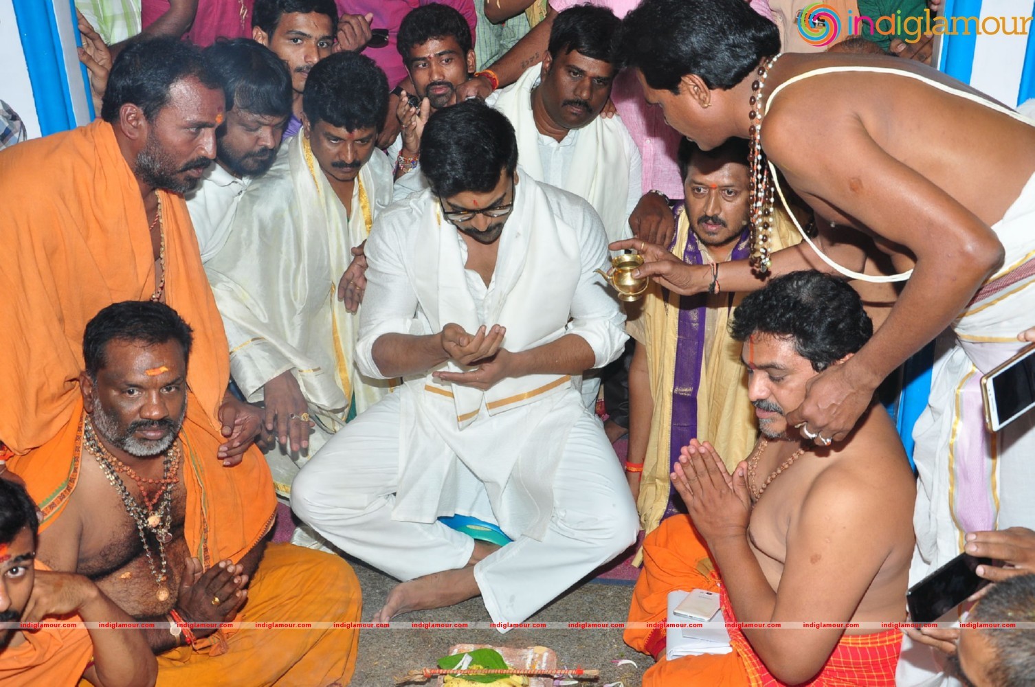 Ram Charan At Chiranjeevi Birthday Celebrations at Filmnagar Temple Event hd photo