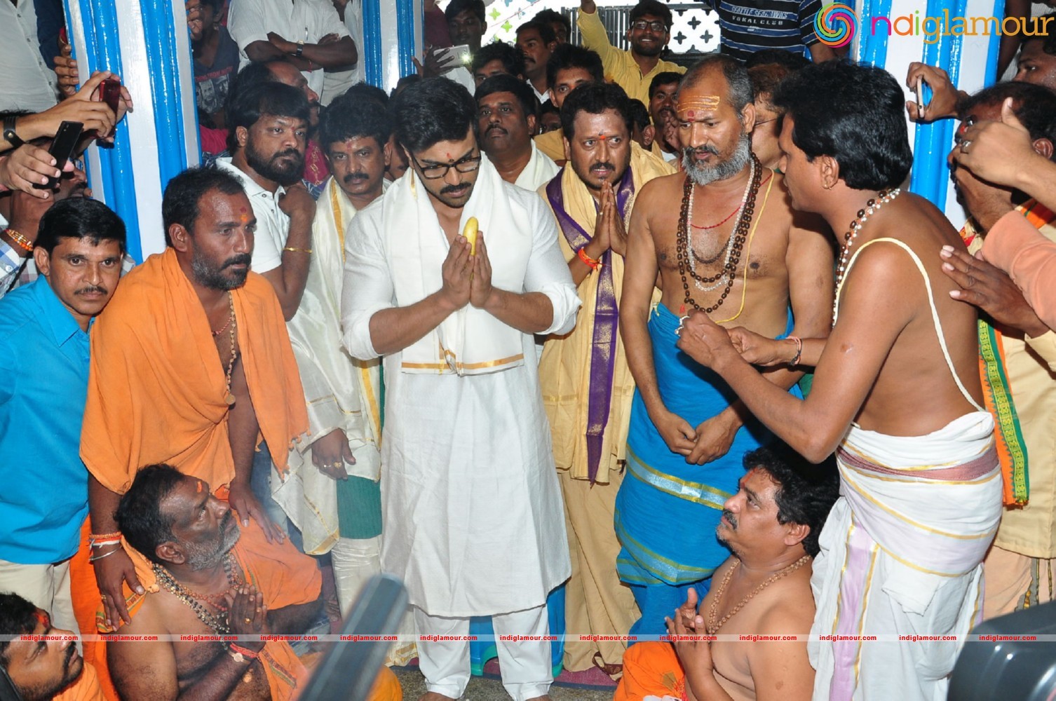 Ram Charan At Chiranjeevi Birthday Celebrations at Filmnagar Temple Event hd photo