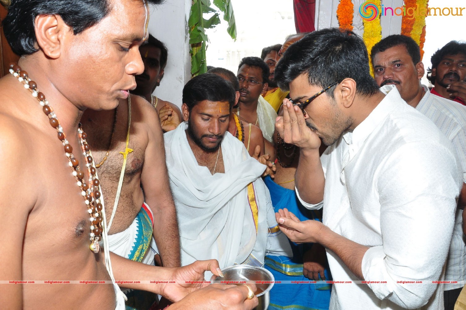Ram Charan At Chiranjeevi Birthday Celebrations at Filmnagar Temple Event hd photo