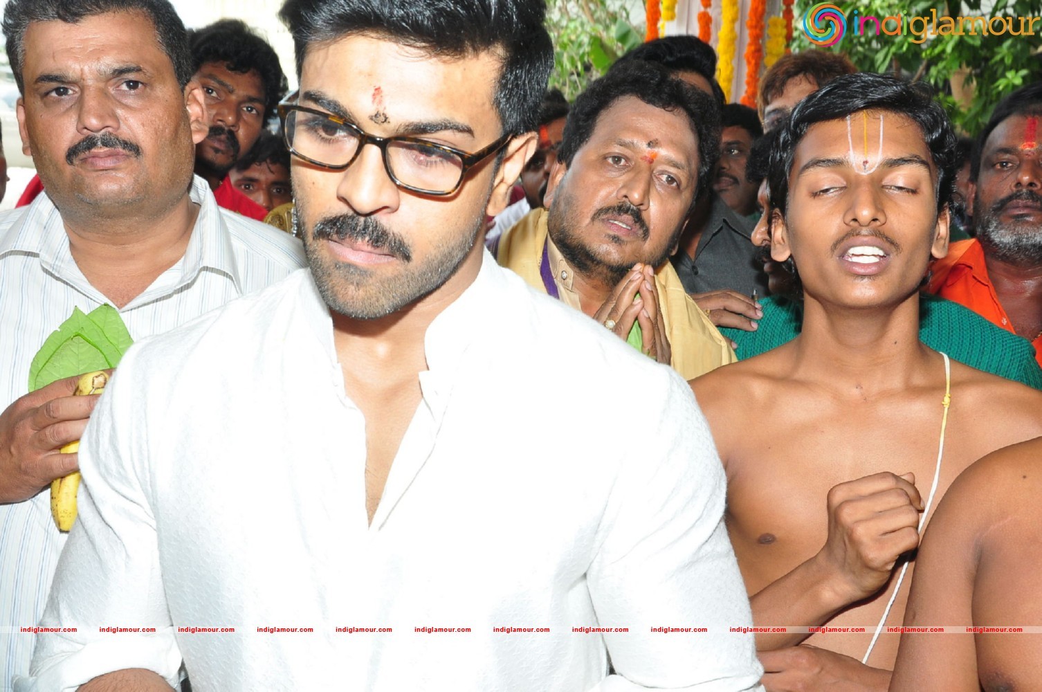 Ram Charan At Chiranjeevi Birthday Celebrations at Filmnagar Temple Event hd photo