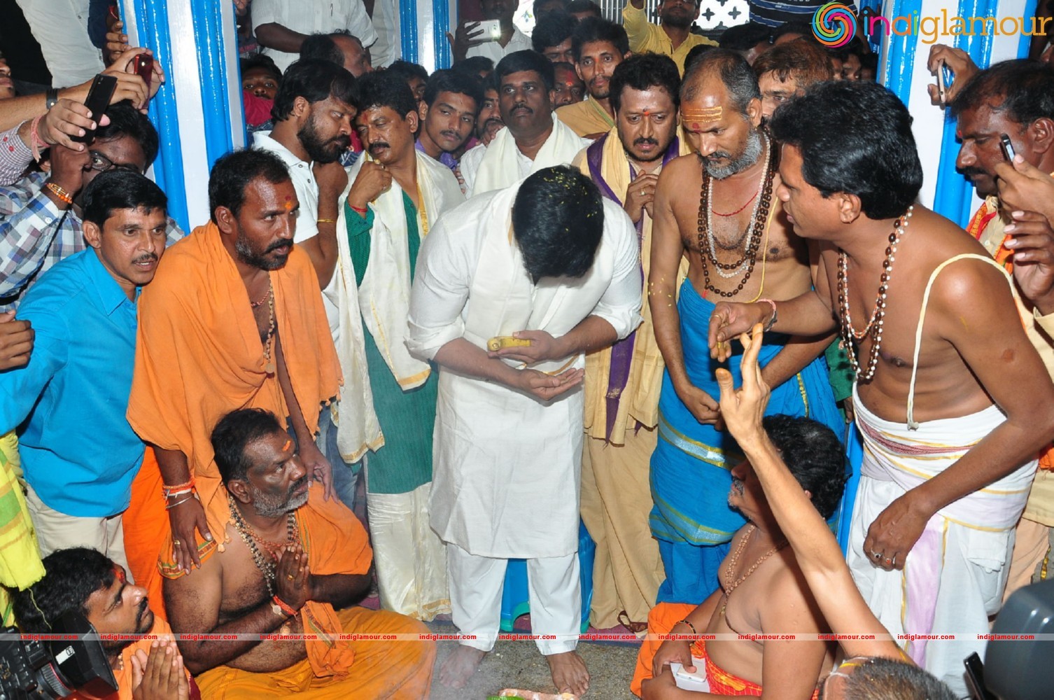 Ram Charan At Chiranjeevi Birthday Celebrations at Filmnagar Temple Event hd photo