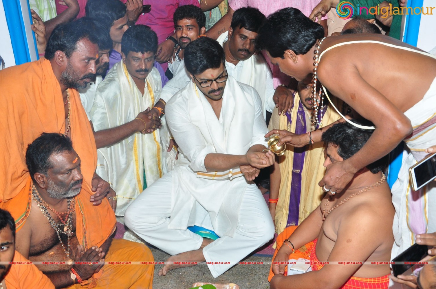 Ram Charan At Chiranjeevi Birthday Celebrations at Filmnagar Temple Event hd photo