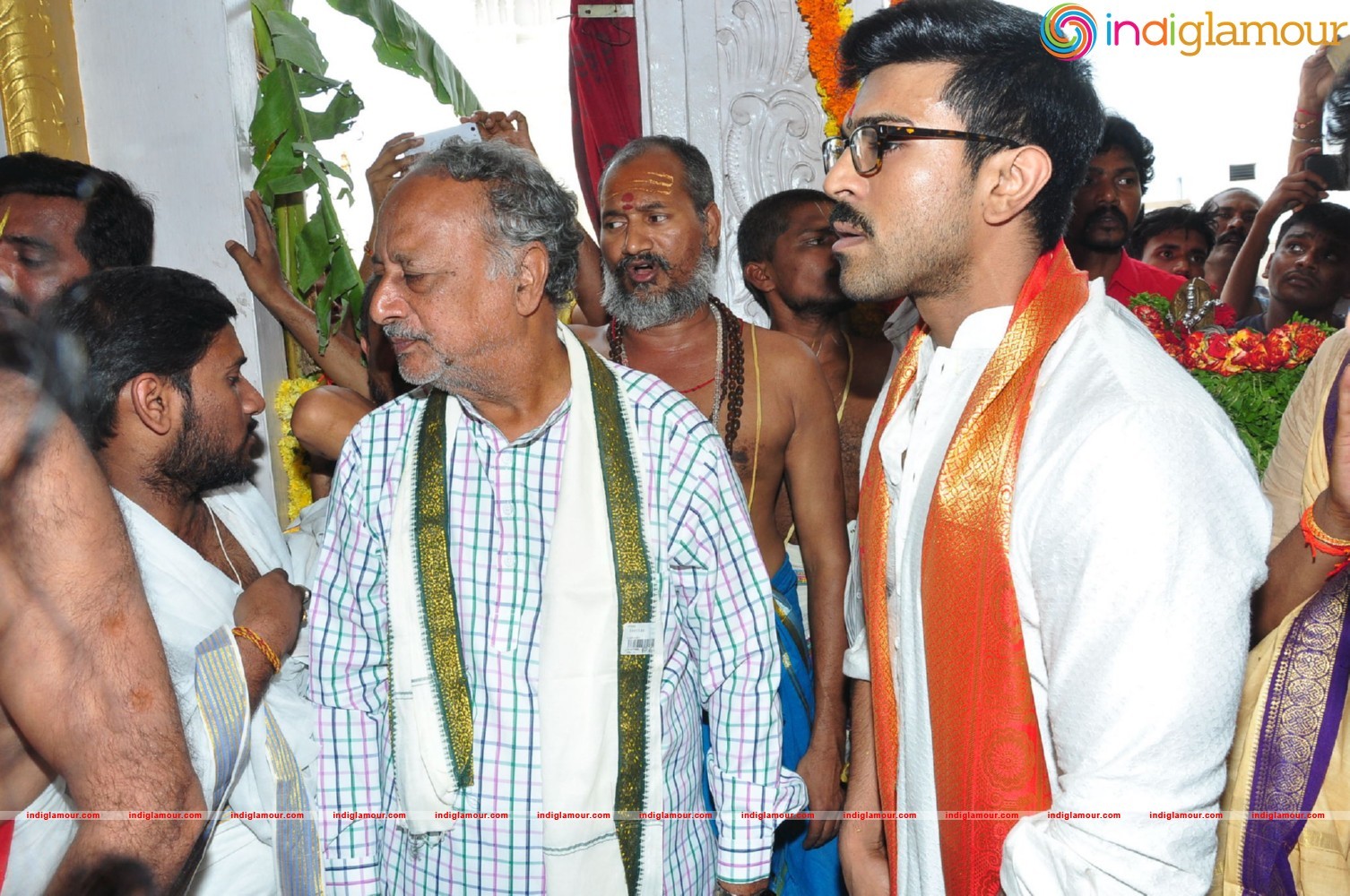 Ram Charan At Chiranjeevi Birthday Celebrations at Filmnagar Temple Event hd photo