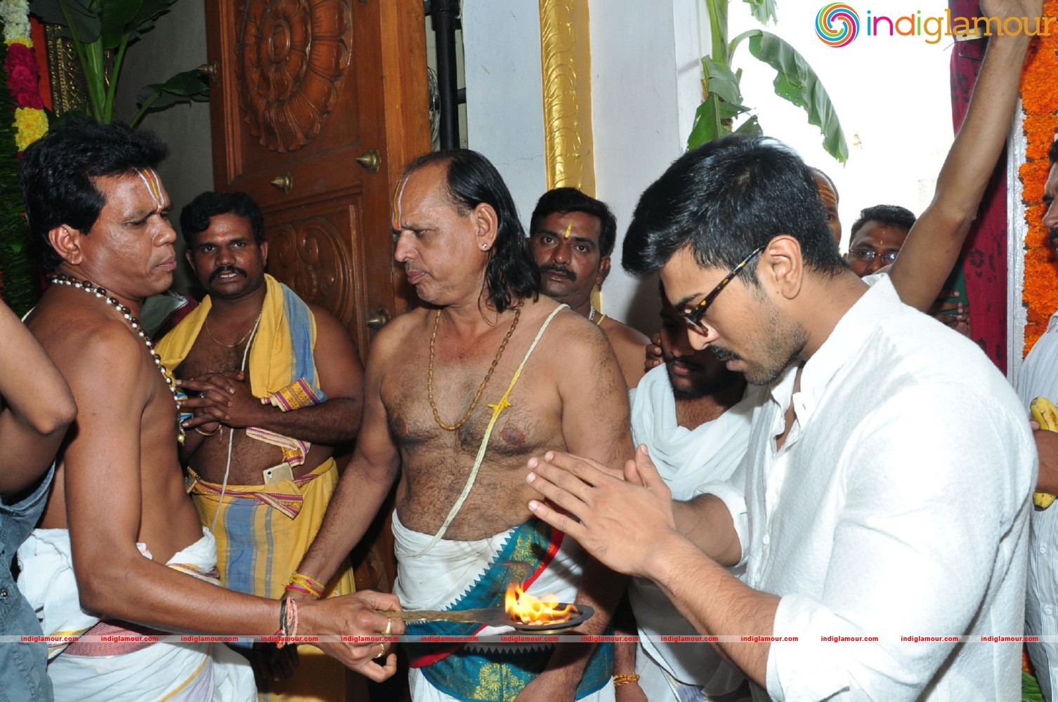Ram Charan At Chiranjeevi Birthday Celebrations at Filmnagar Temple Event hd photo