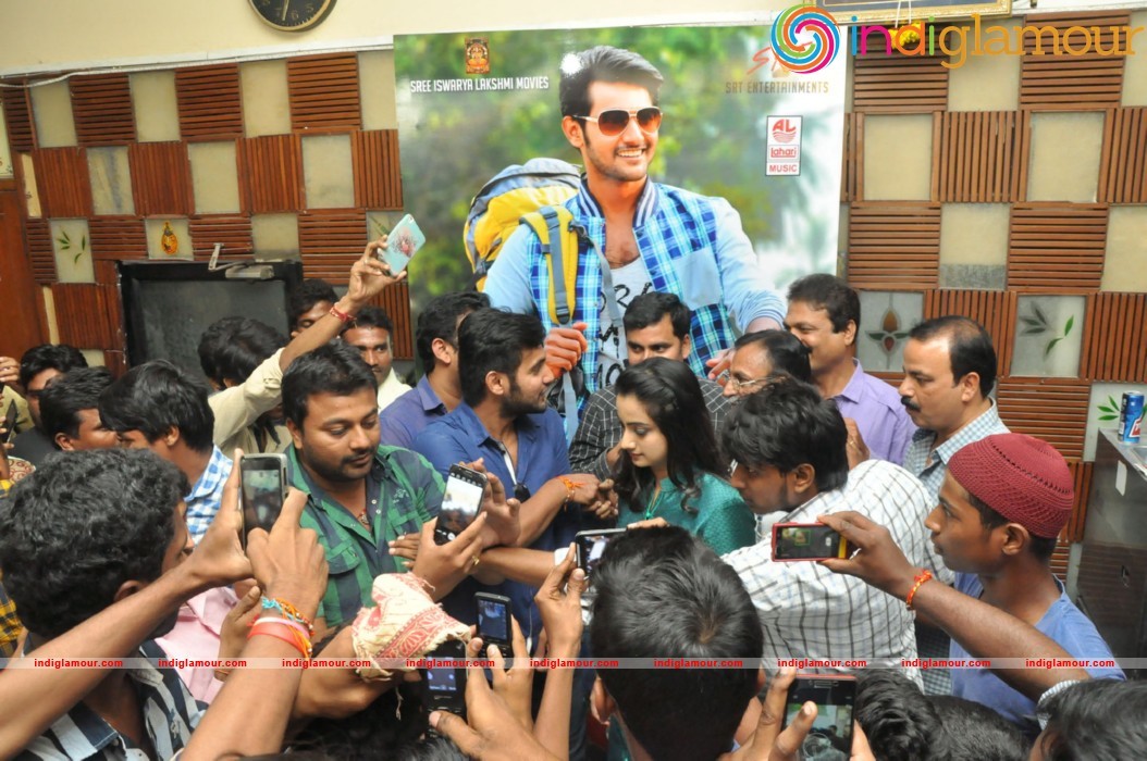 Chuttalabbai Team At Prasant Theator Event hd photo
