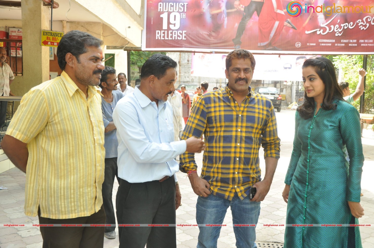 Chuttalabbai Team @ Sri Mayuri Theator Event hd photo