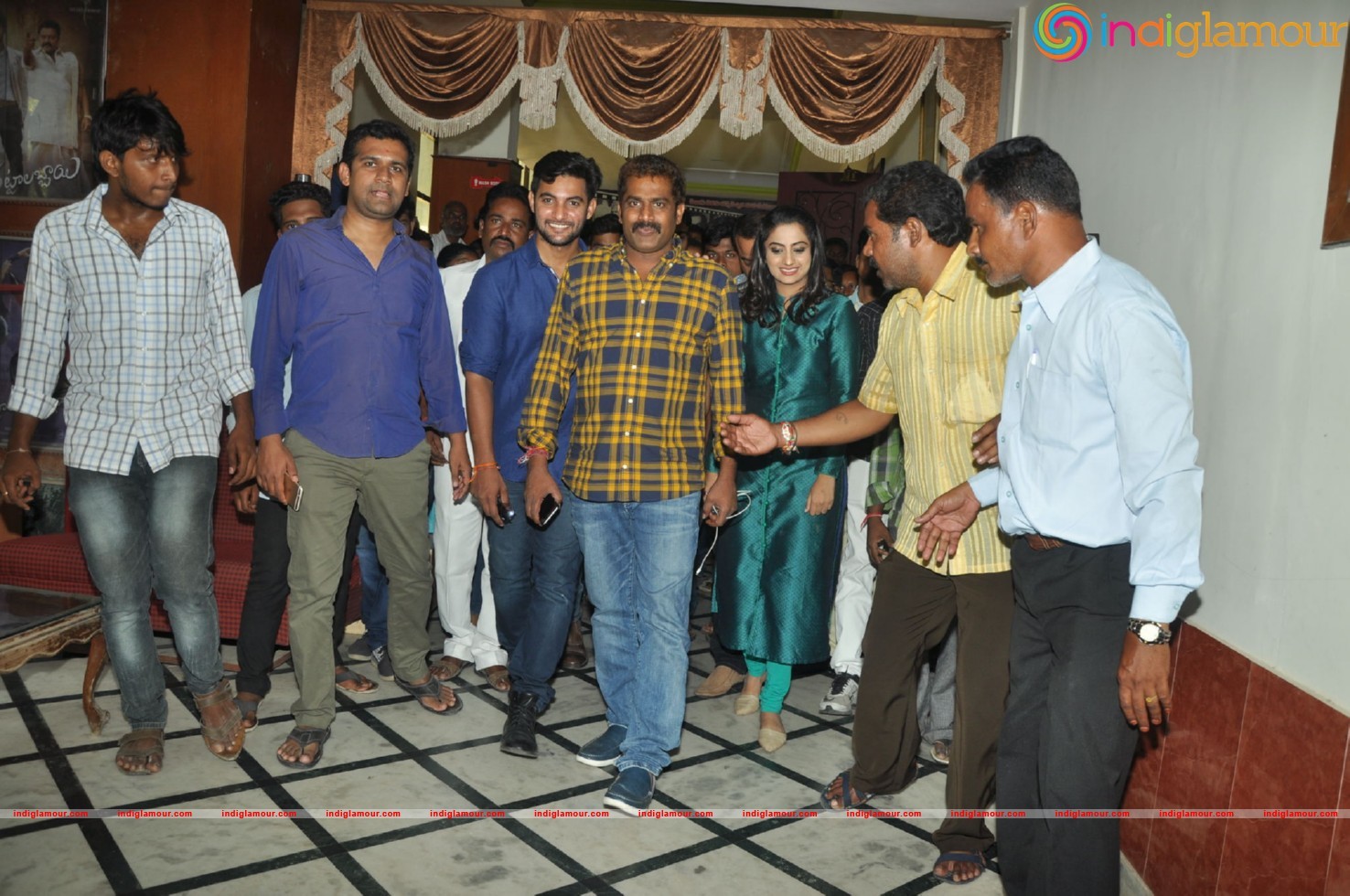Chuttalabbai Team @ Sri Mayuri Theator Event hd photo