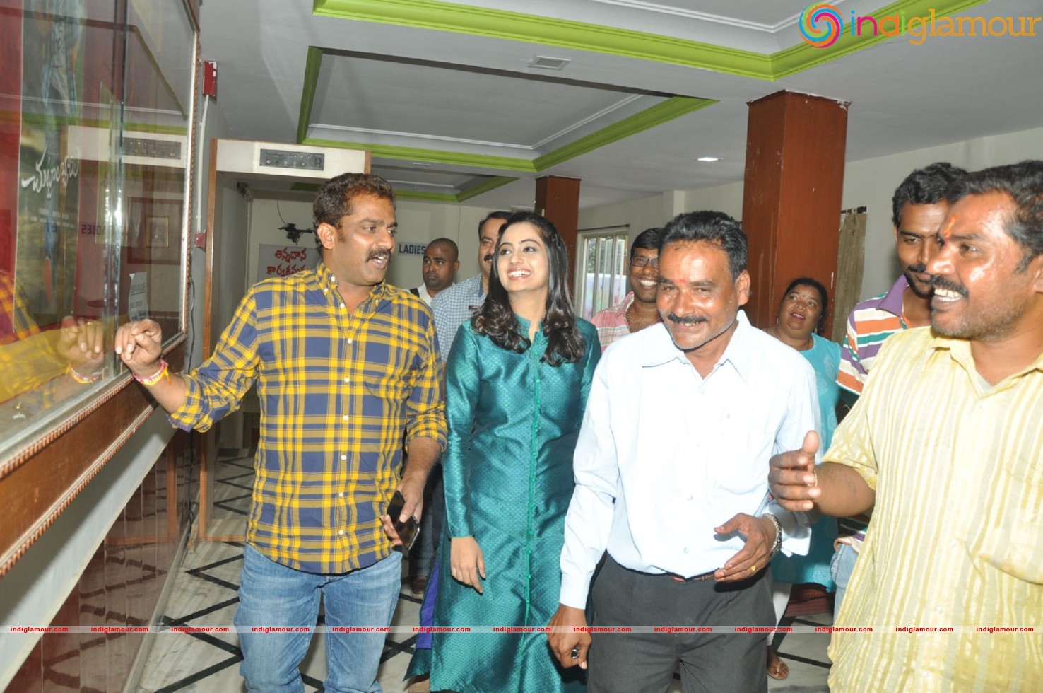 Chuttalabbai Team @ Sri Mayuri Theator Event hd photo