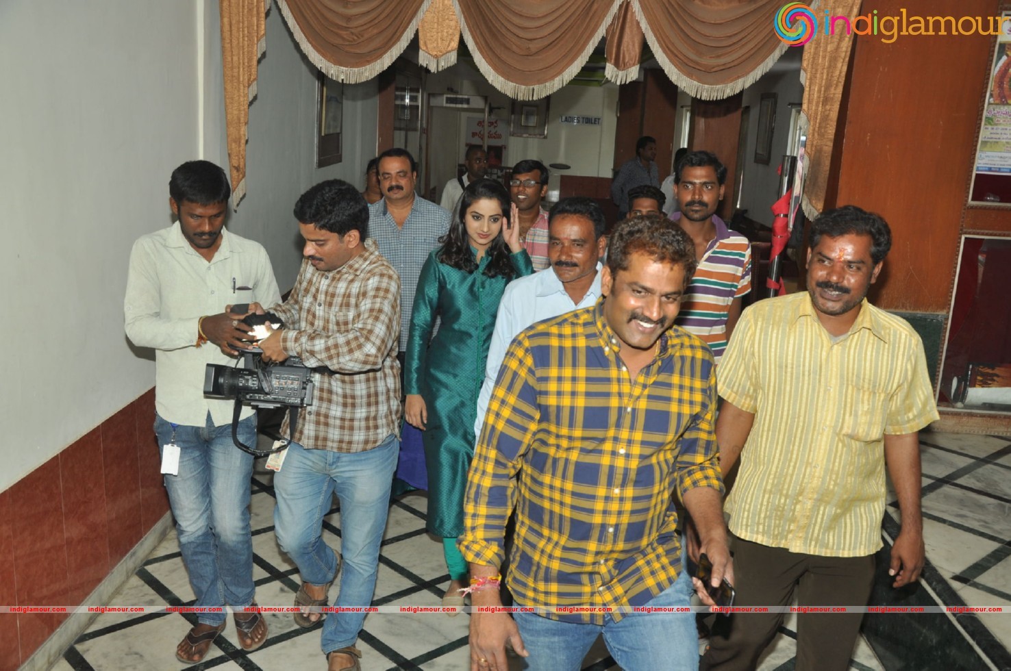 Chuttalabbai Team @ Sri Mayuri Theator Event hd photo