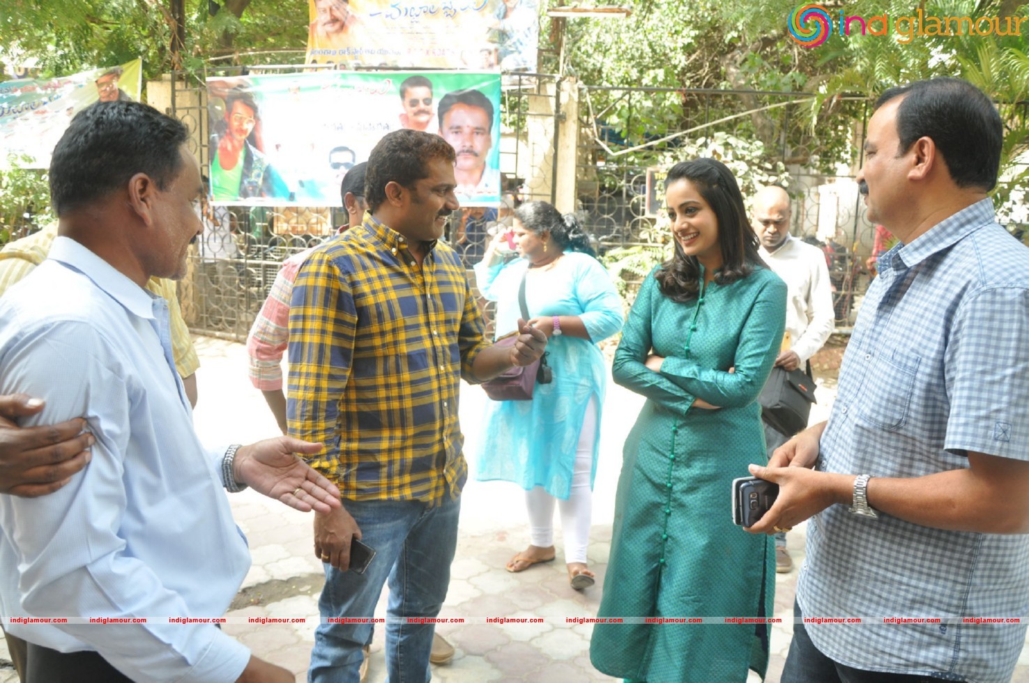 Chuttalabbai Team @ Sri Mayuri Theator Event hd photo