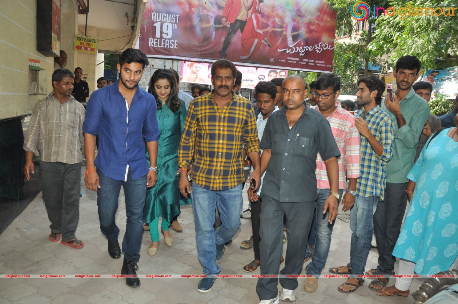 Chuttalabbai Team @ Sri Mayuri Theator Event hd photo