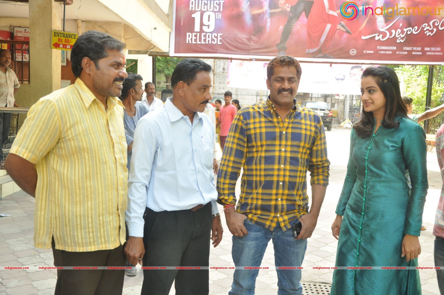 Chuttalabbai Team @ Sri Mayuri Theator Event hd photo