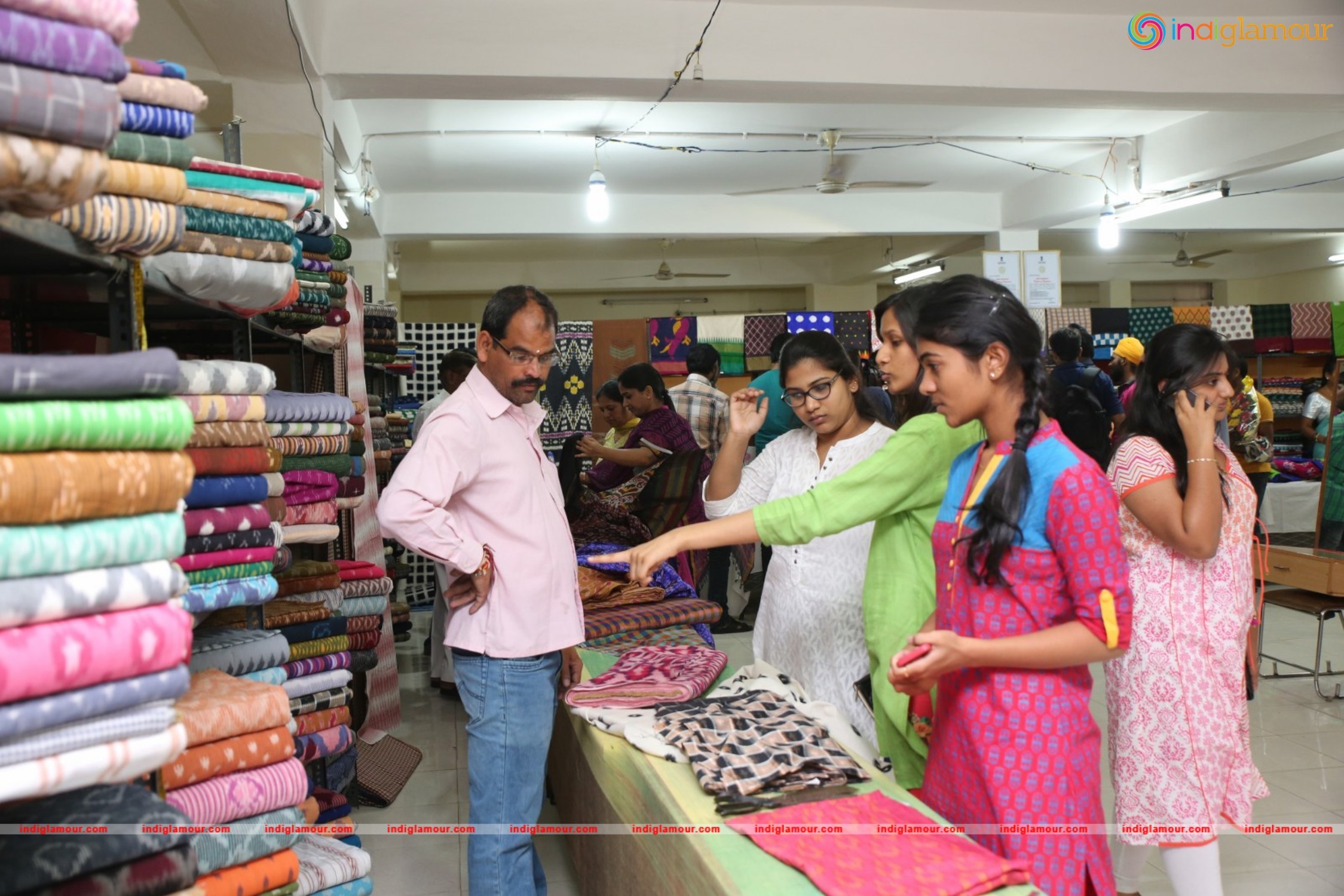 Bhavya Sri Inaugurates Pochampally IKAT Art Mela Event hd photo