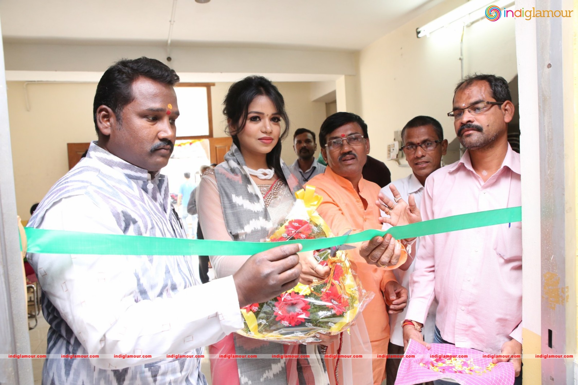 Bhavya Sri Inaugurates Pochampally IKAT Art Mela Event hd photo