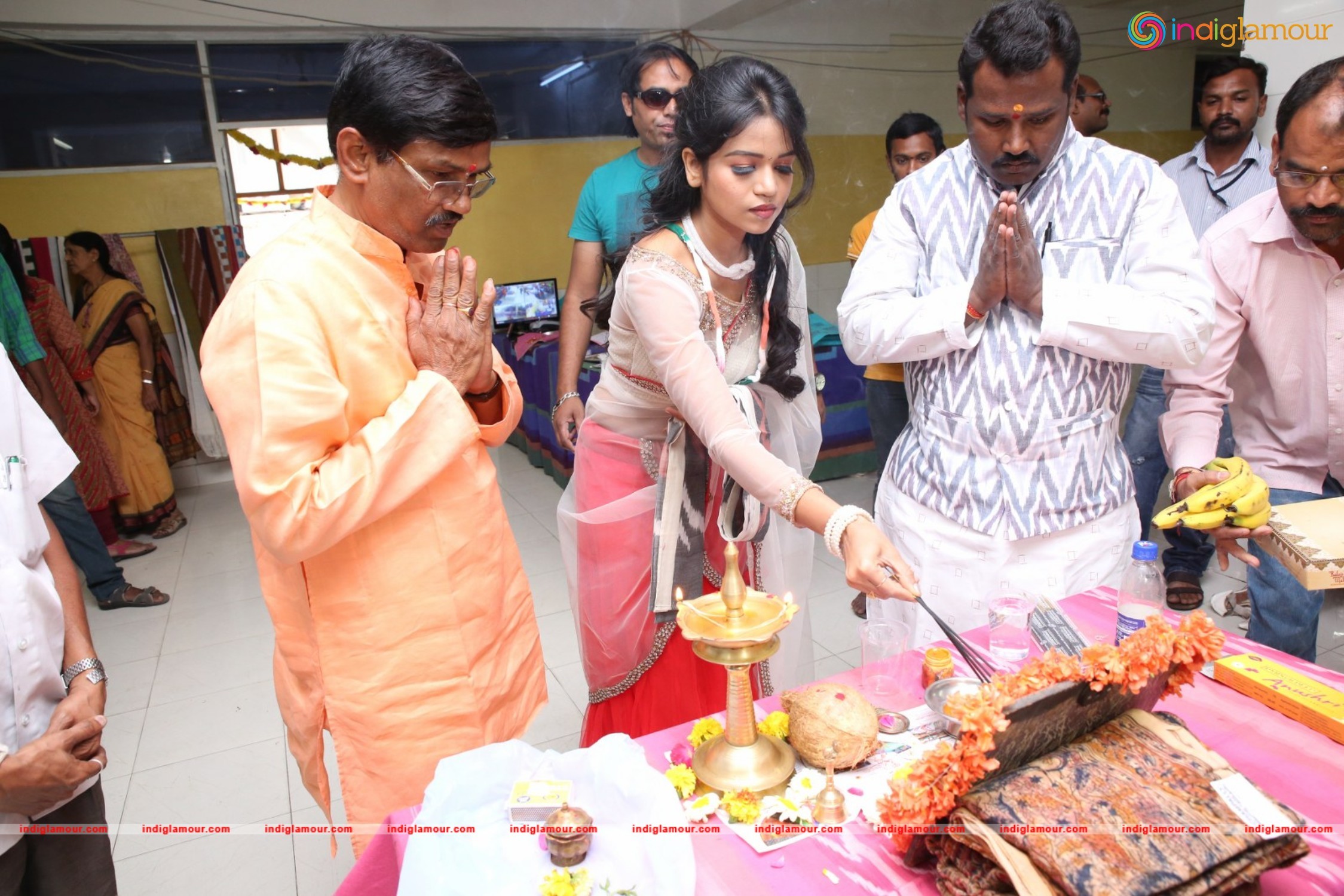 Bhavya Sri Inaugurates Pochampally IKAT Art Mela Event hd photo