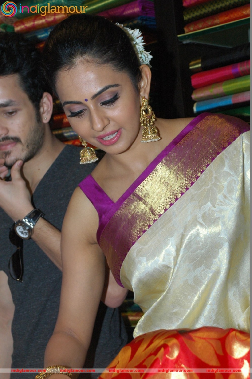 Akhil Akkineni and Rakul Preet Singh Launches South India Shopping Mall Event hd photo