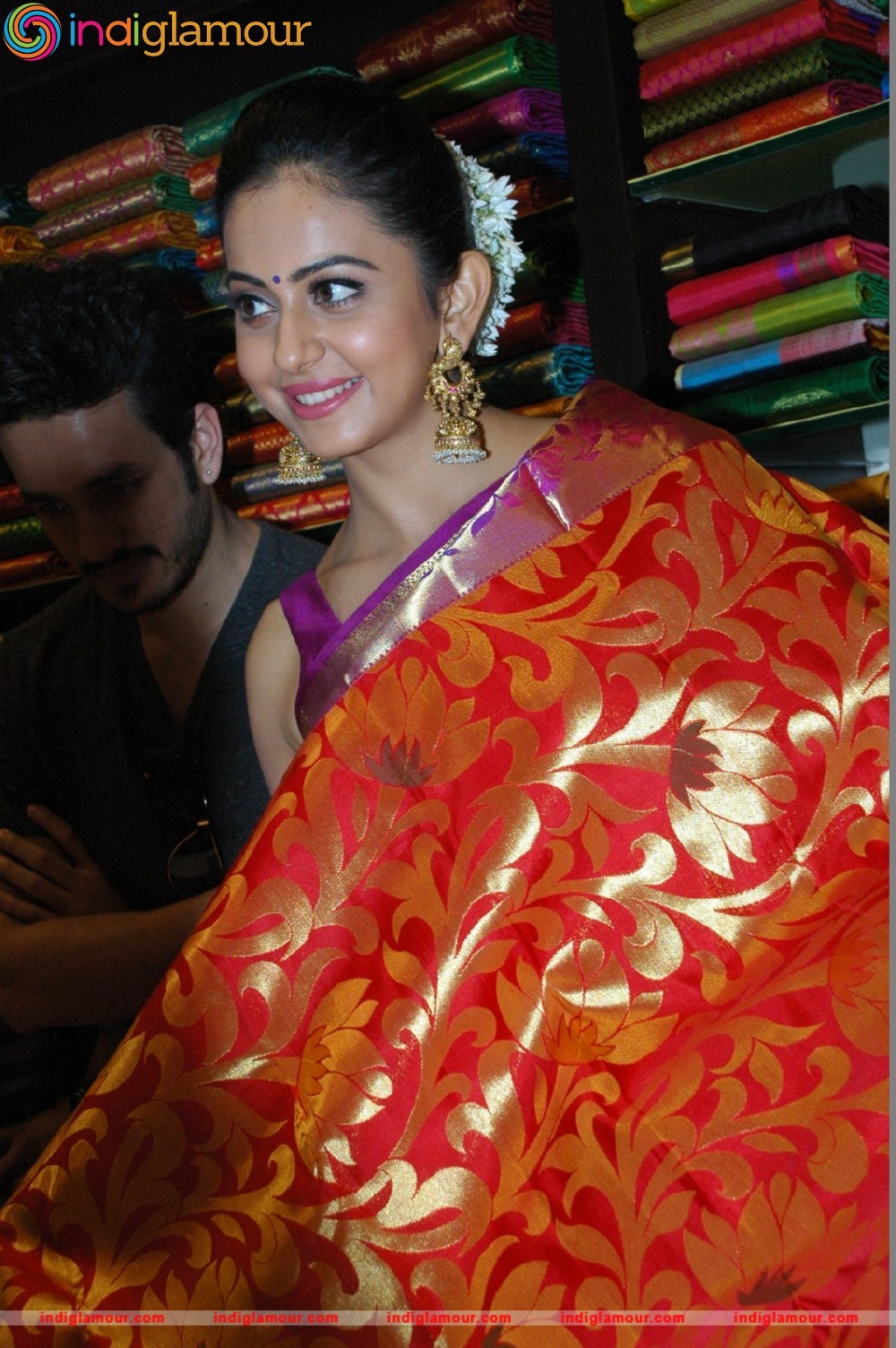 Akhil Akkineni and Rakul Preet Singh Launches South India Shopping Mall Event hd photo