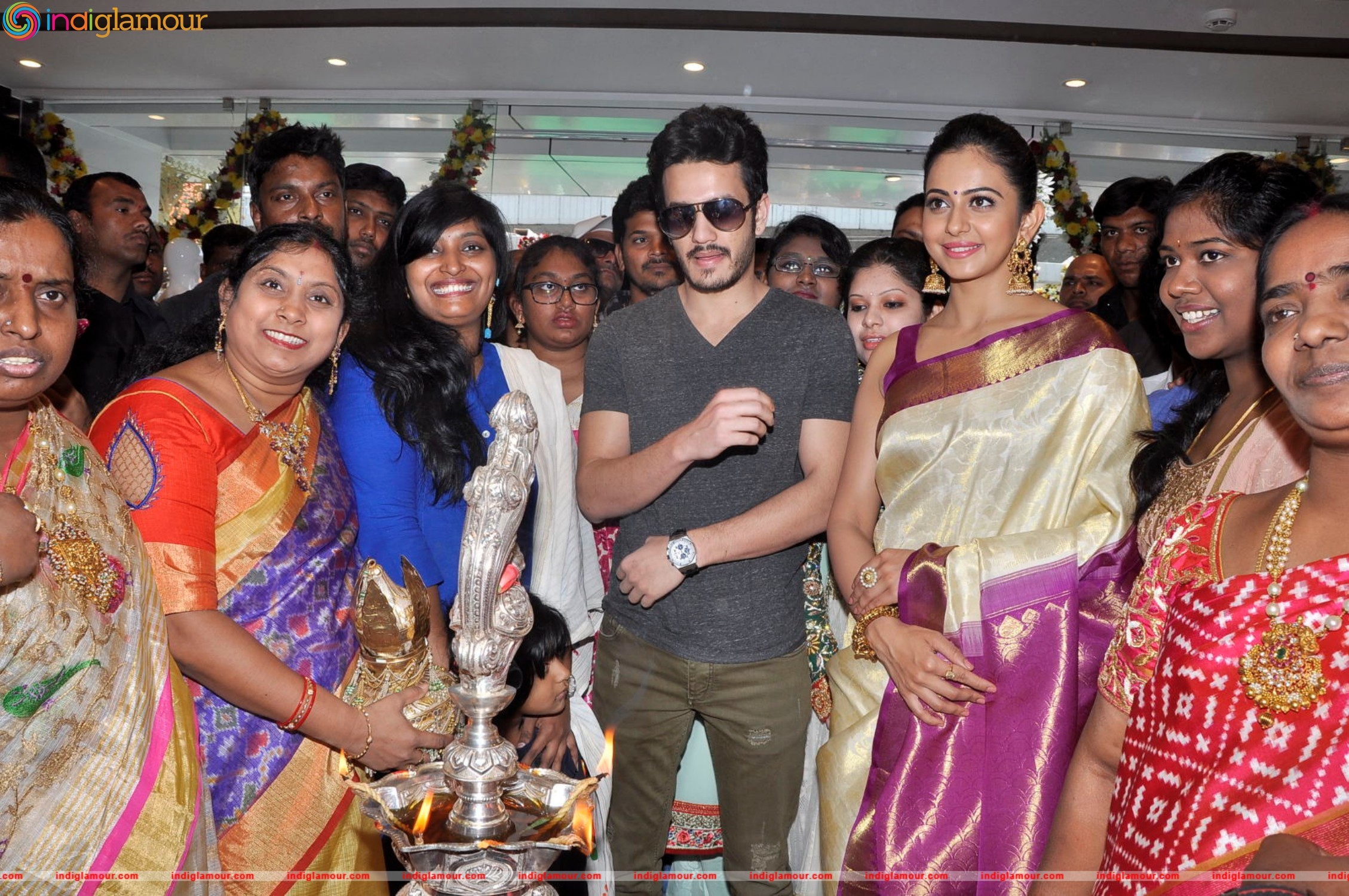 Akhil Akkineni and Rakul Preet Singh Launches South India Shopping Mall Event hd photo