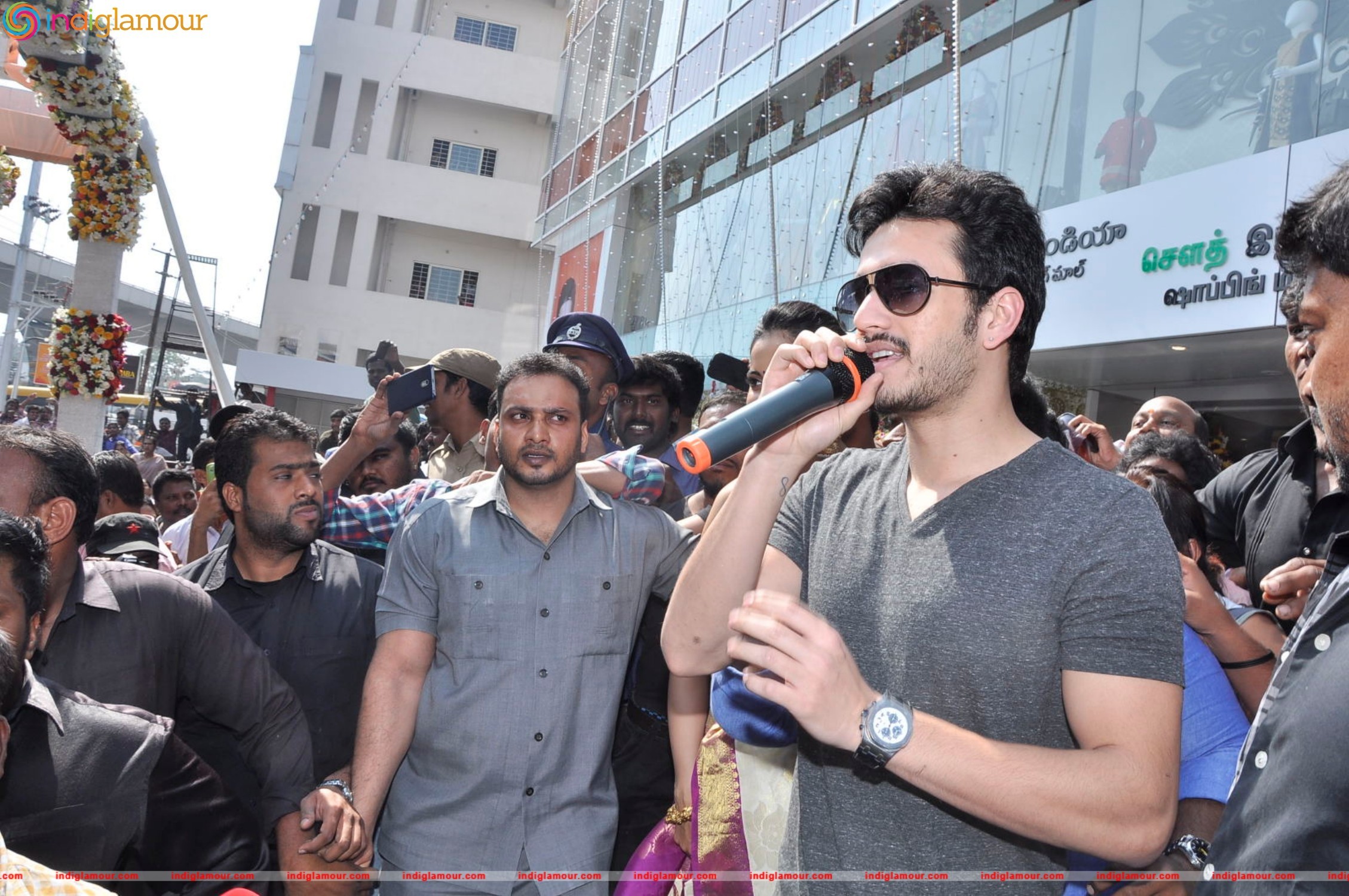 Akhil Akkineni and Rakul Preet Singh Launches South India Shopping Mall Event hd photo