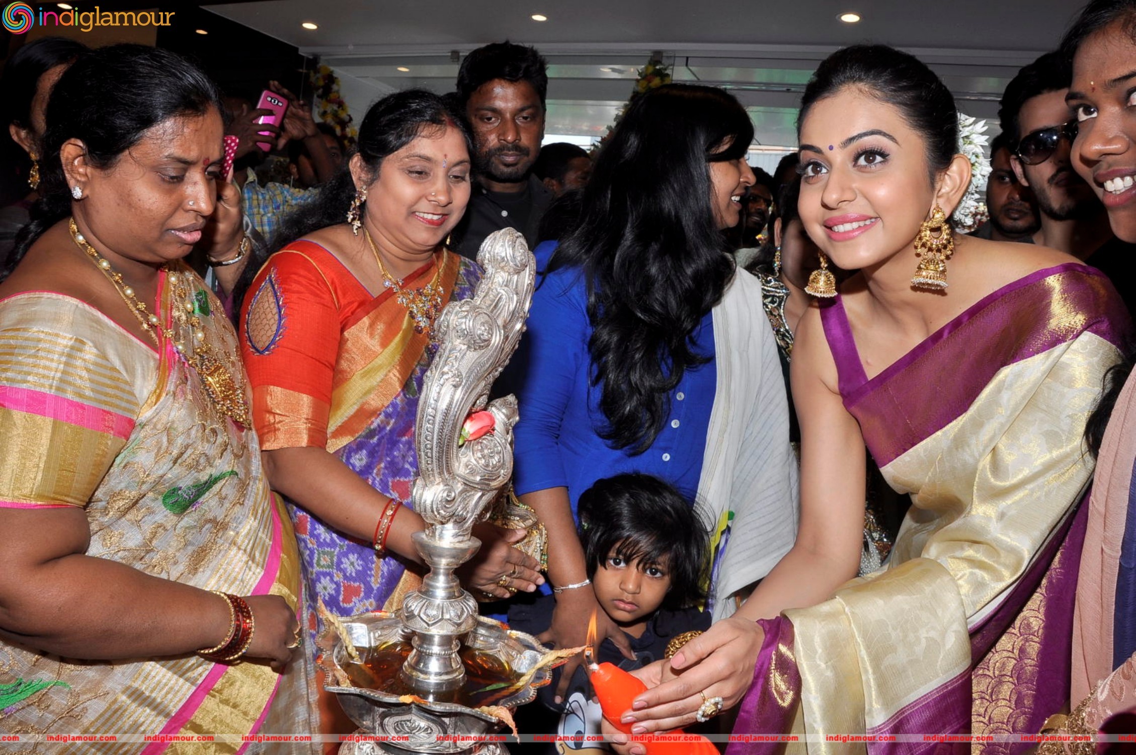 Akhil Akkineni and Rakul Preet Singh Launches South India Shopping Mall Event hd photo