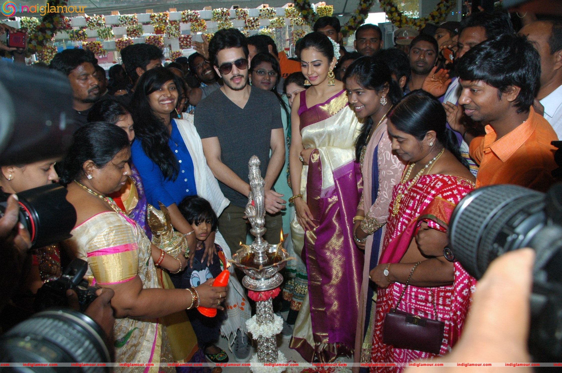 Akhil Akkineni and Rakul Preet Singh Launches South India Shopping Mall Event hd photo