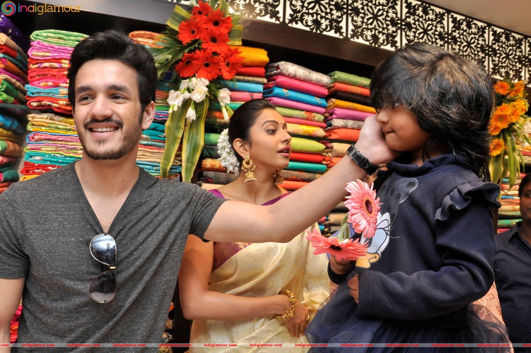 Akhil Akkineni and Rakul Preet Singh Launches South India Shopping Mall Event hd photo