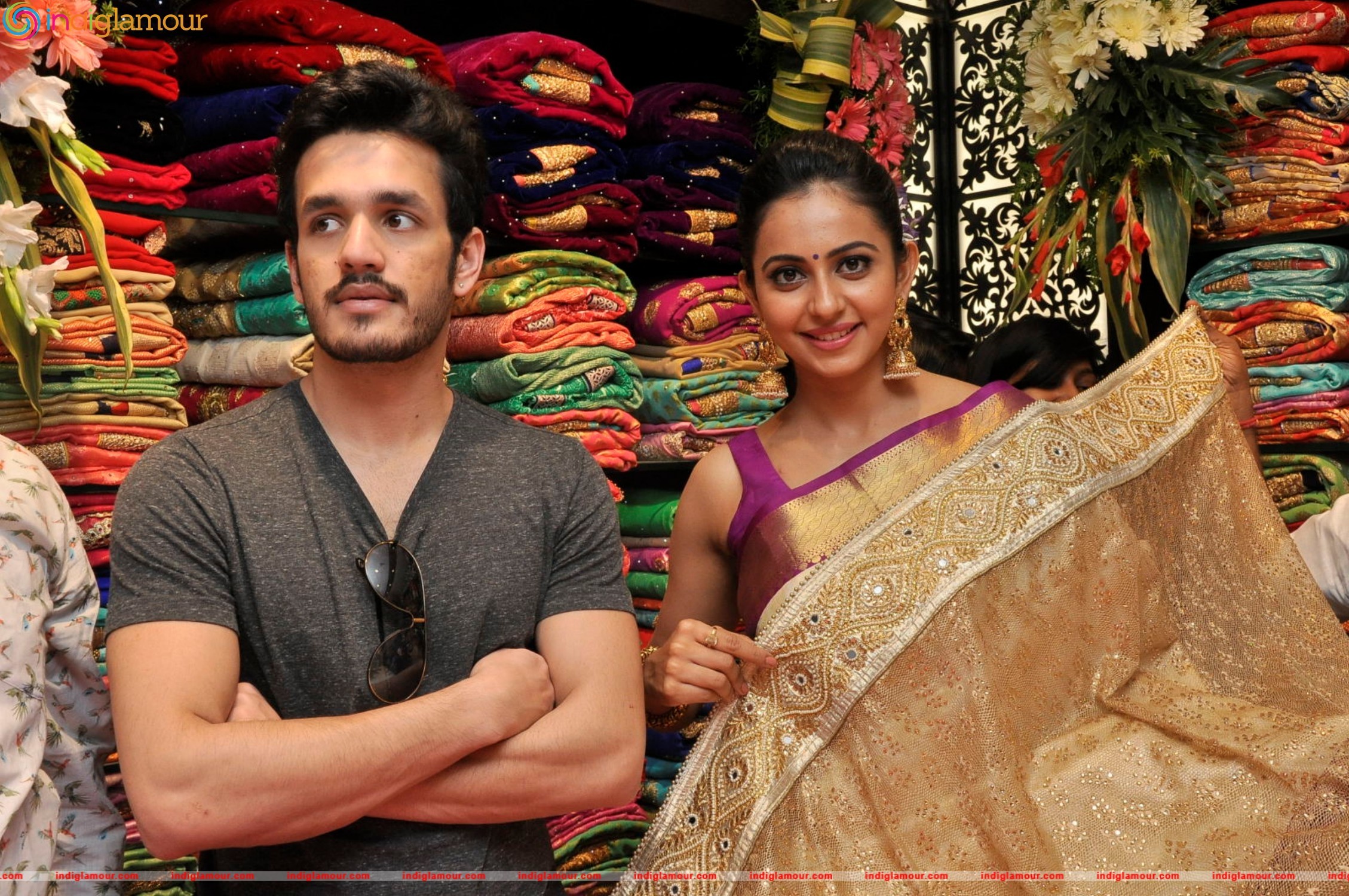 Akhil Akkineni and Rakul Preet Singh Launches South India Shopping Mall Event hd photo