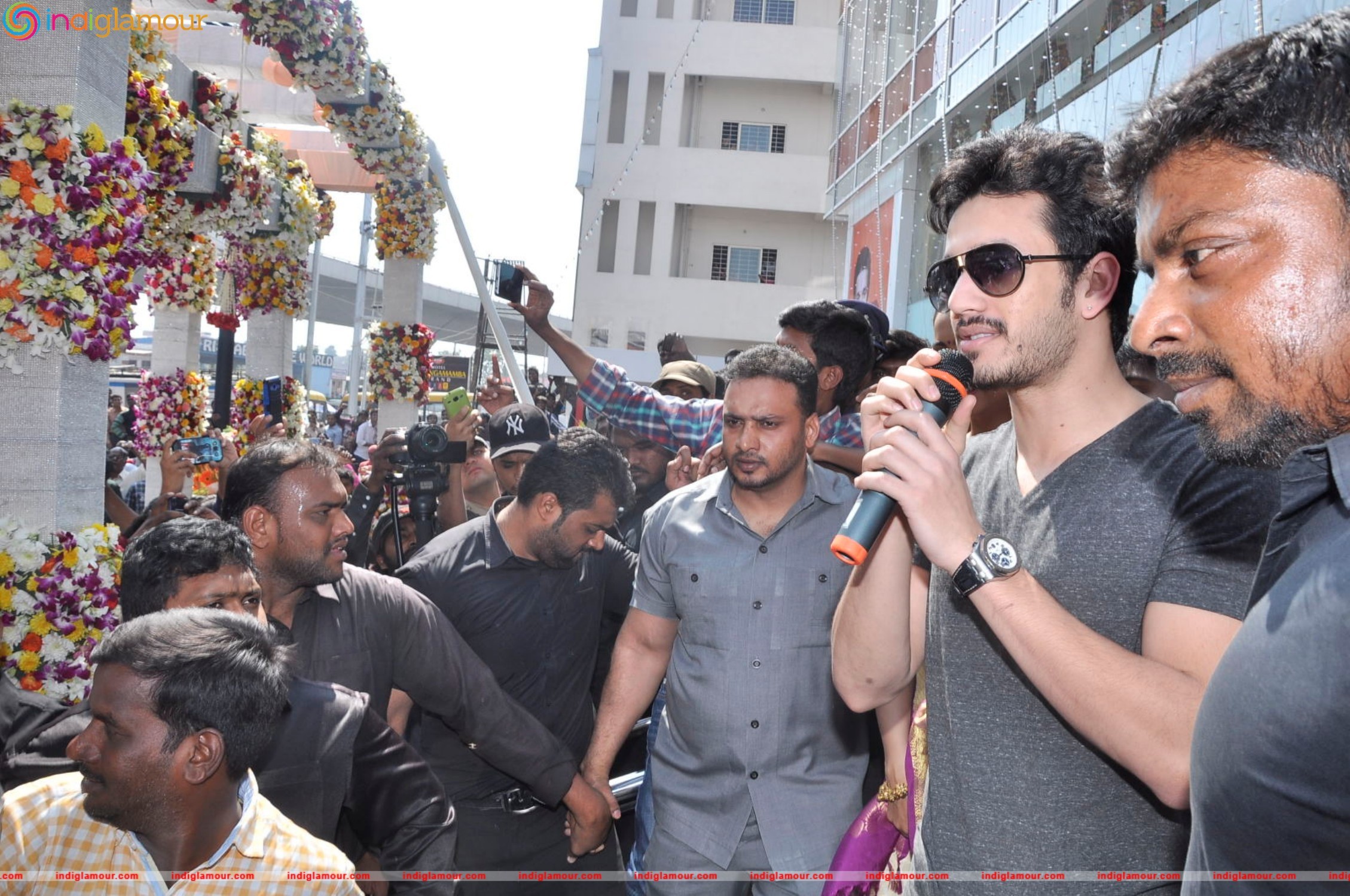 Akhil Akkineni and Rakul Preet Singh Launches South India Shopping Mall Event hd photo