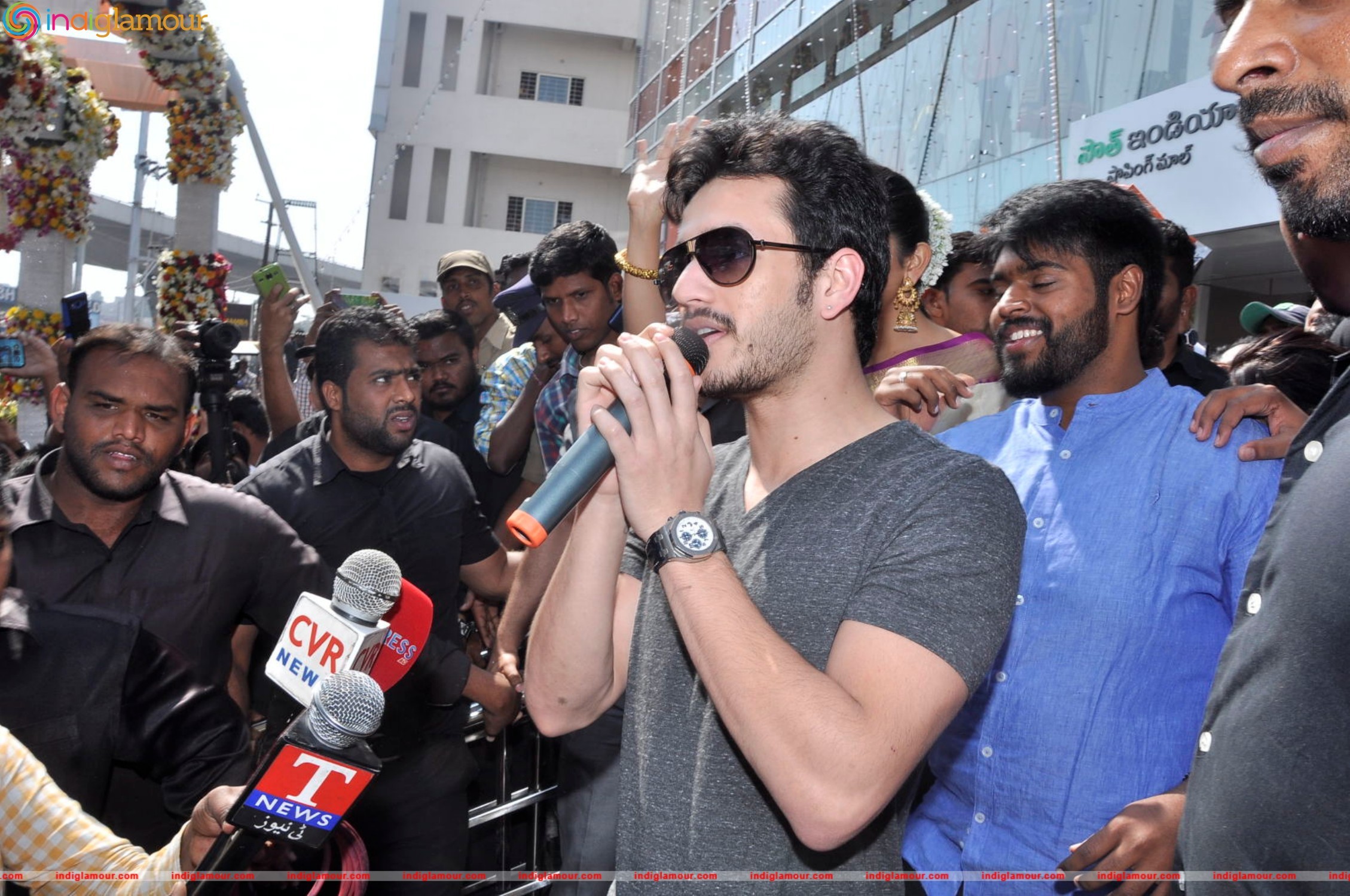 Akhil Akkineni and Rakul Preet Singh Launches South India Shopping Mall Event hd photo