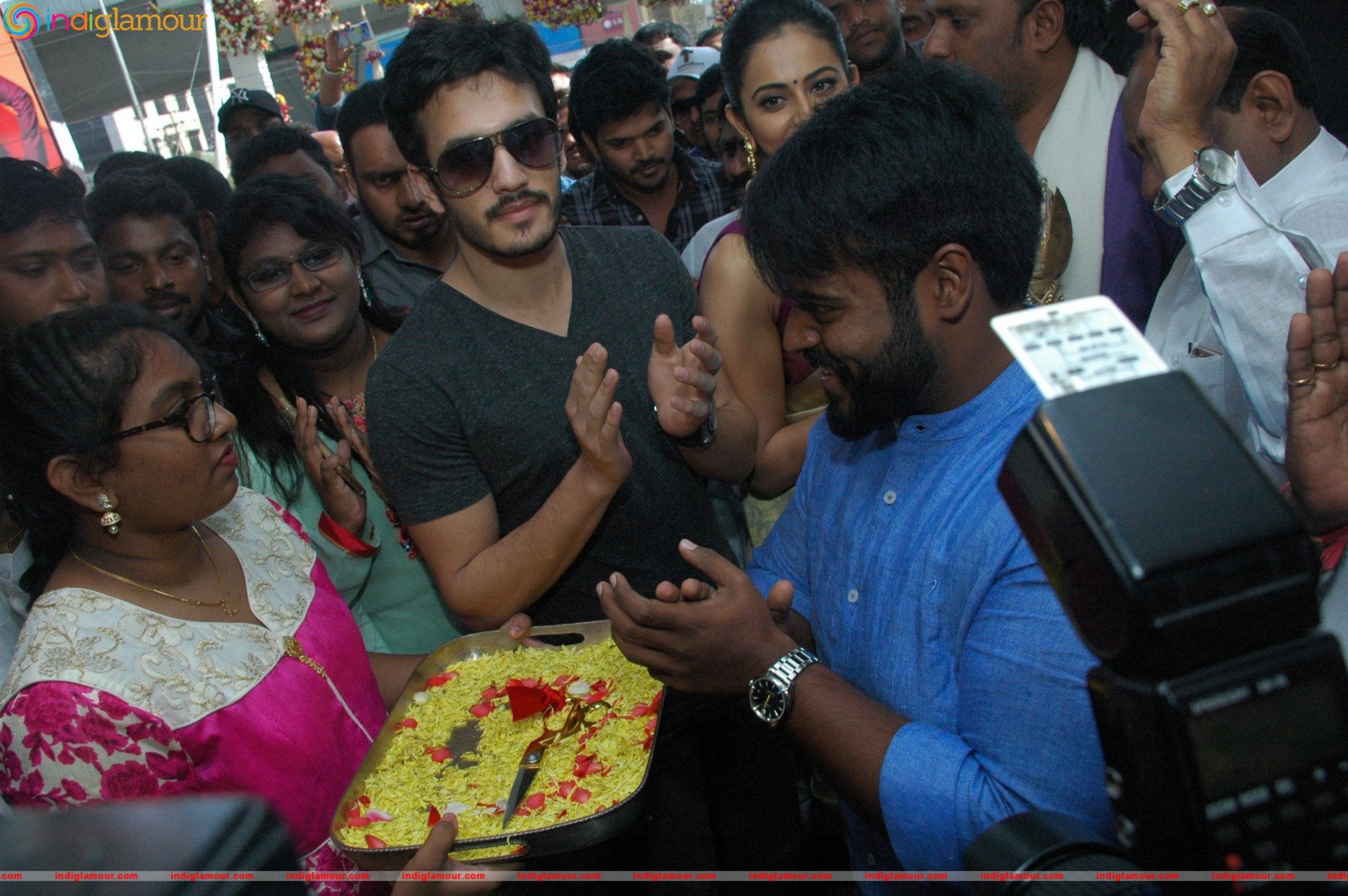 Akhil Akkineni and Rakul Preet Singh Launches South India Shopping Mall Event hd photo