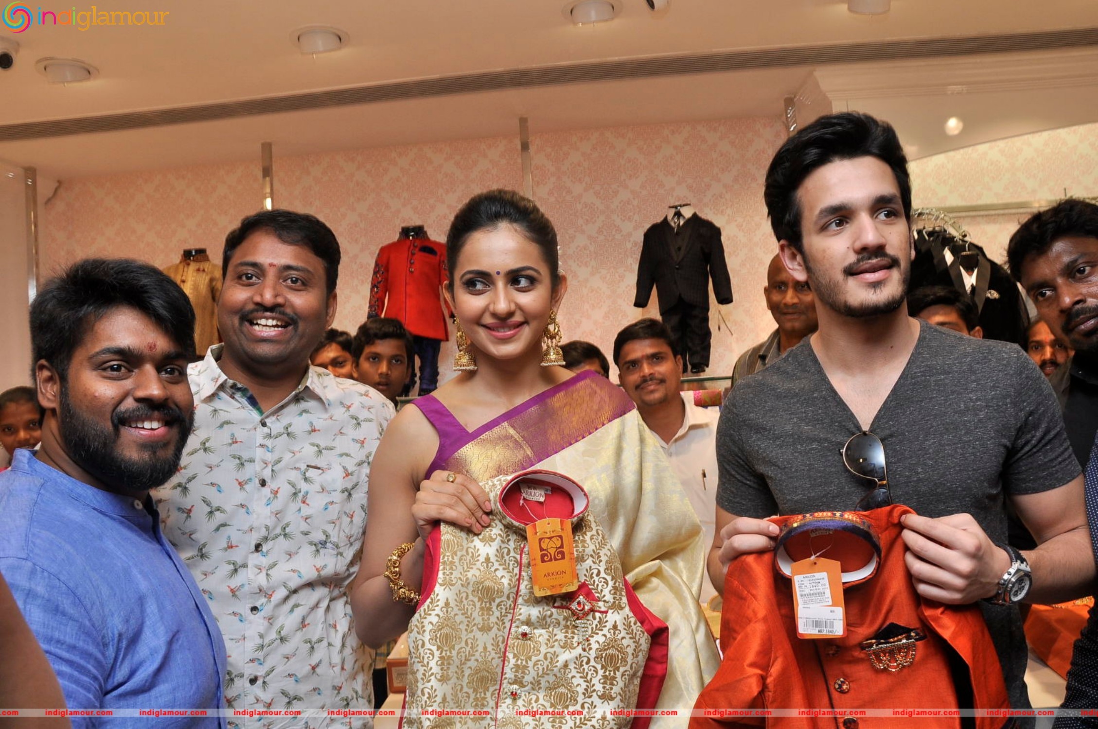 Akhil Akkineni and Rakul Preet Singh Launches South India Shopping Mall Event hd photo