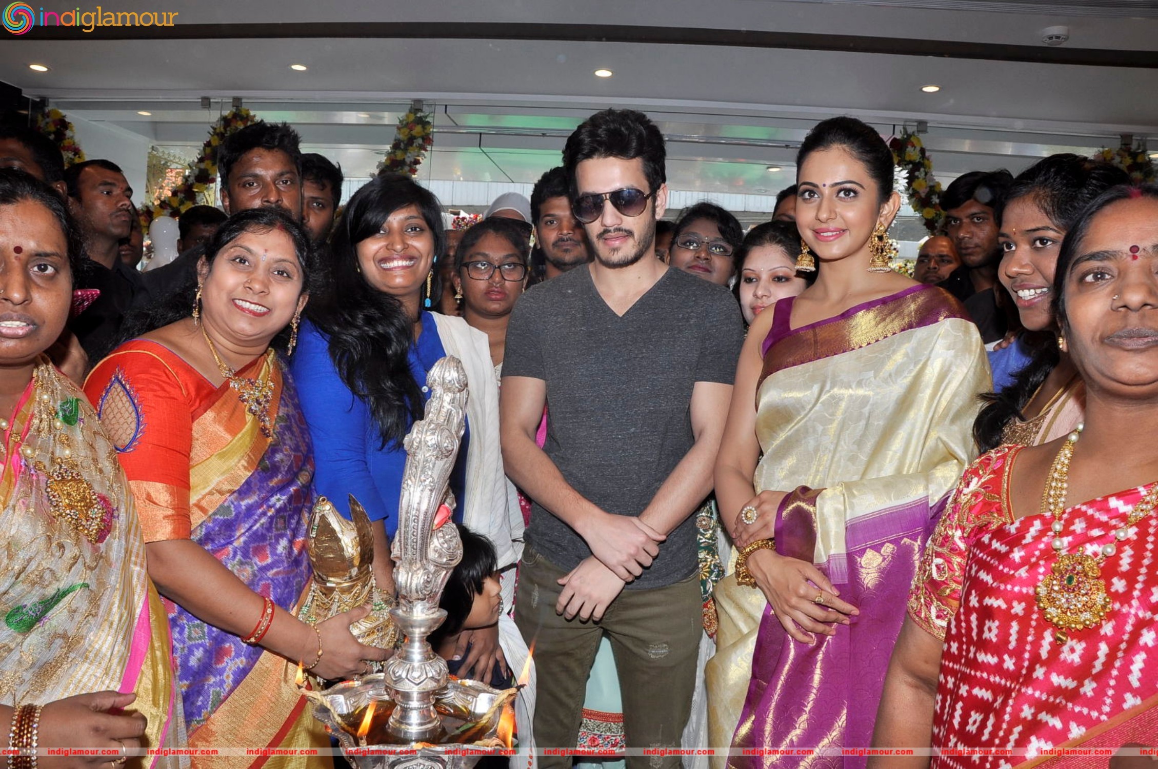 Akhil Akkineni and Rakul Preet Singh Launches South India Shopping Mall Event hd photo