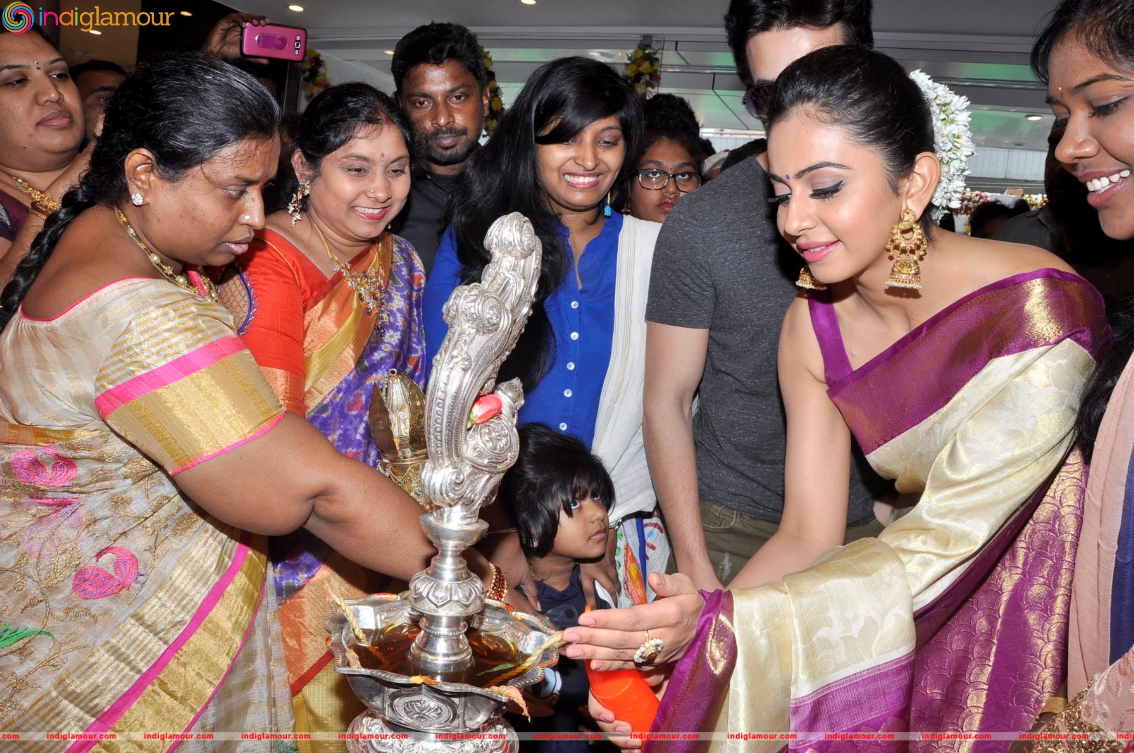 Akhil Akkineni and Rakul Preet Singh Launches South India Shopping Mall Event hd photo