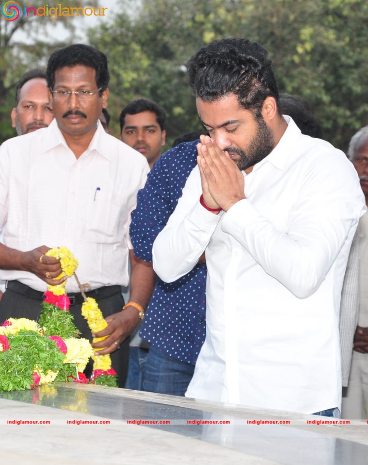 NTR 20th Vardhanthi Stills At NTR Ghat Event hd photo