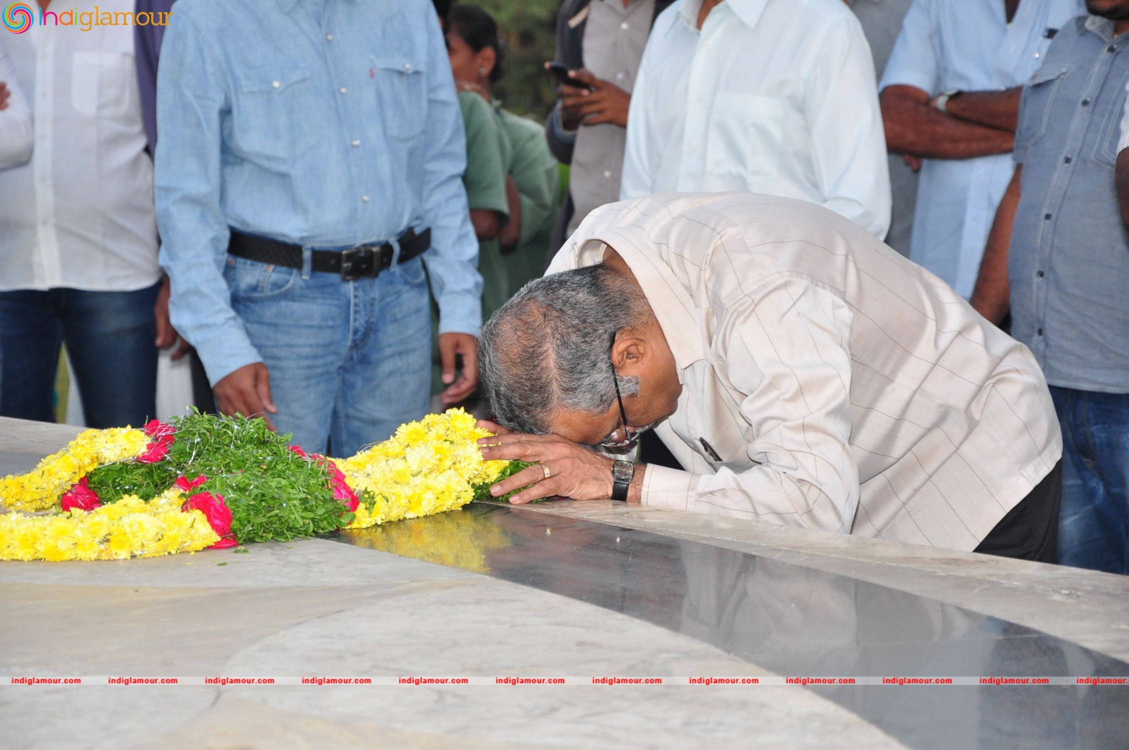 NTR 20th Vardhanthi Stills At NTR Ghat Event hd photo