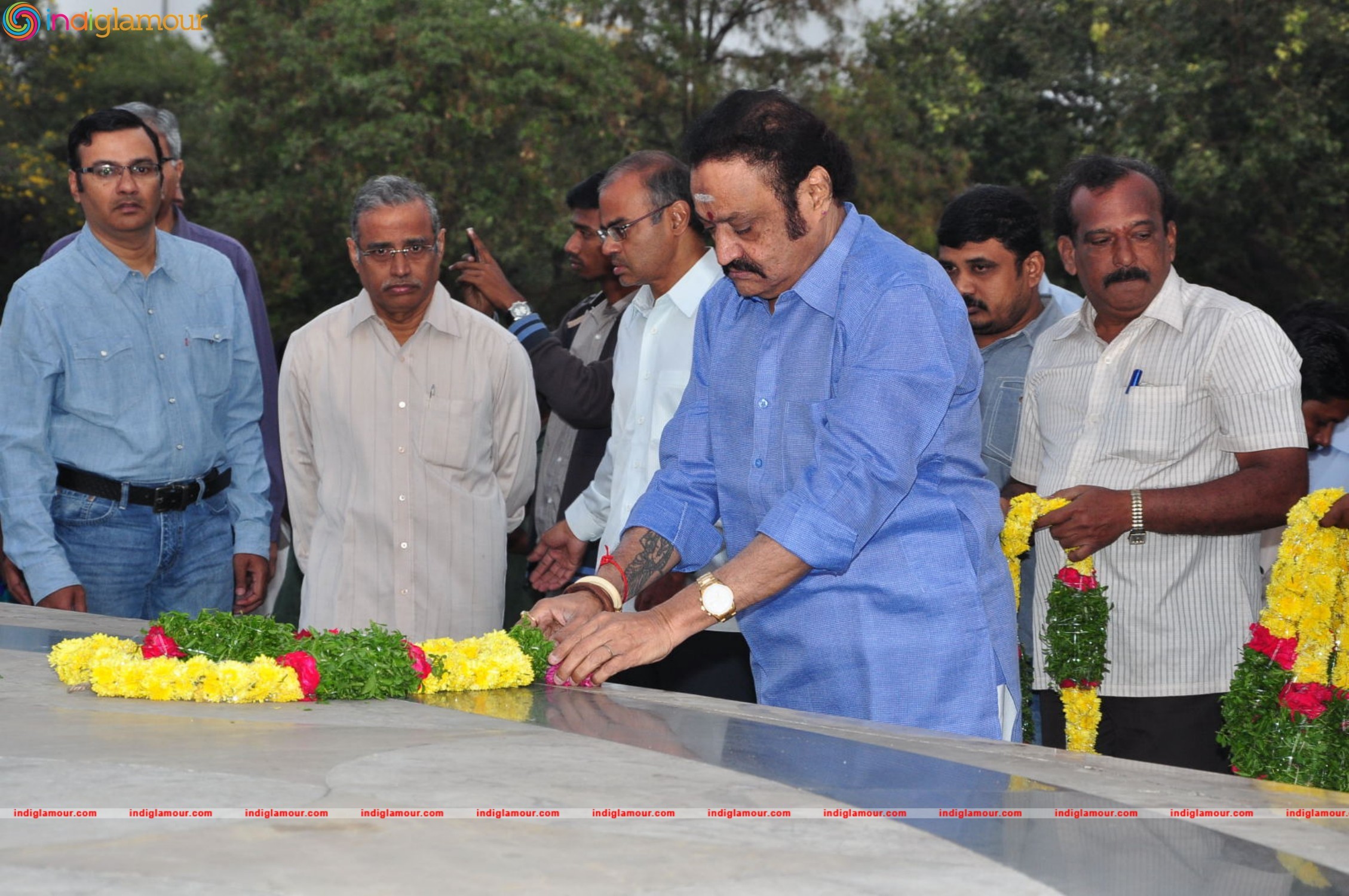 NTR 20th Vardhanthi Stills At NTR Ghat Event hd photo