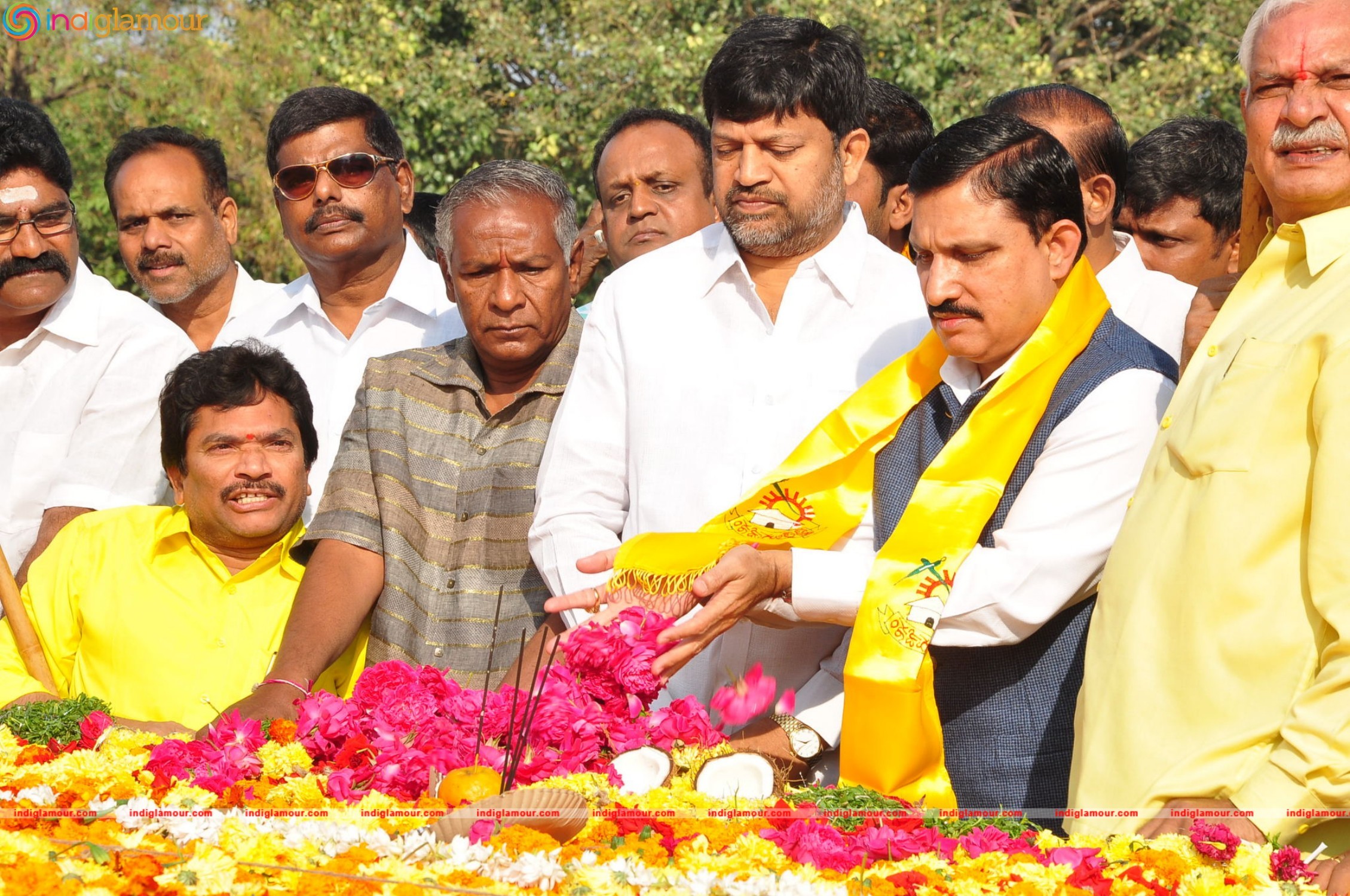 NTR 20th Vardhanthi Stills At NTR Ghat Event hd photo