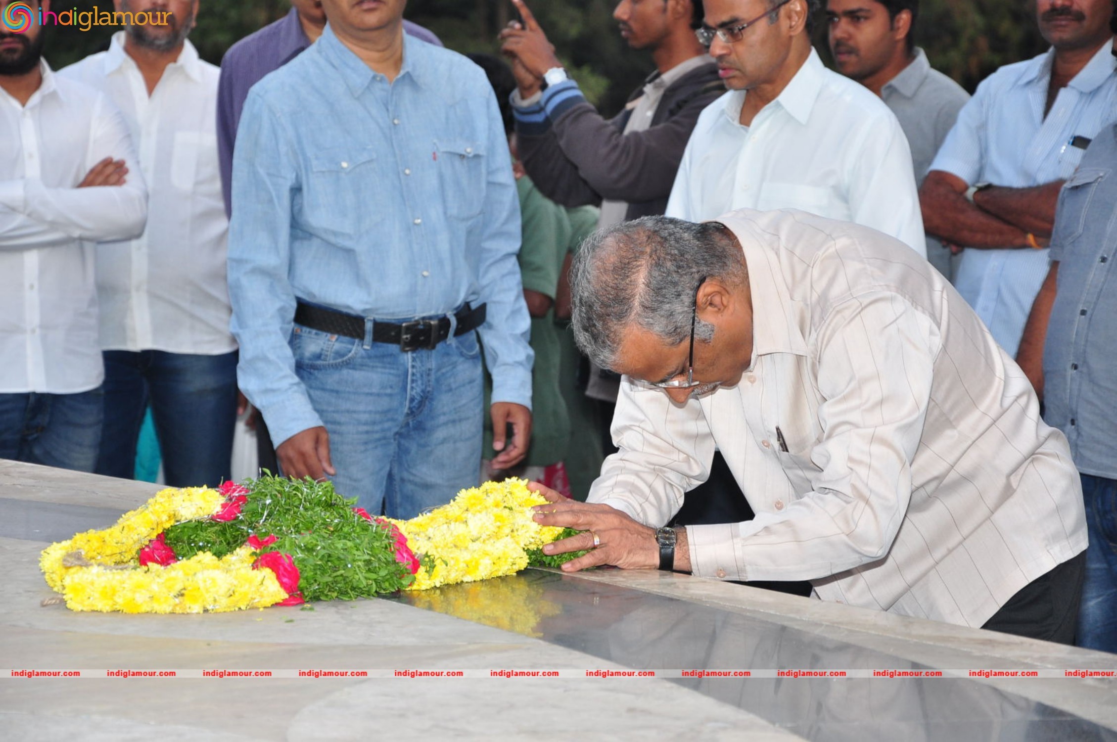 NTR 20th Vardhanthi Stills At NTR Ghat Event hd photo