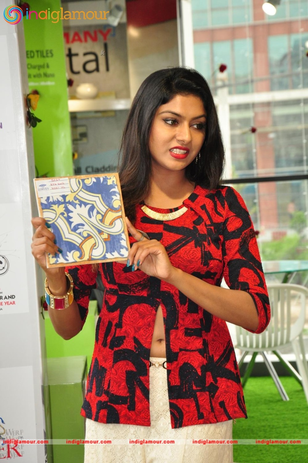 Actress Akshatha Bharadwaj Launched Lorven Tiles Event hd photo