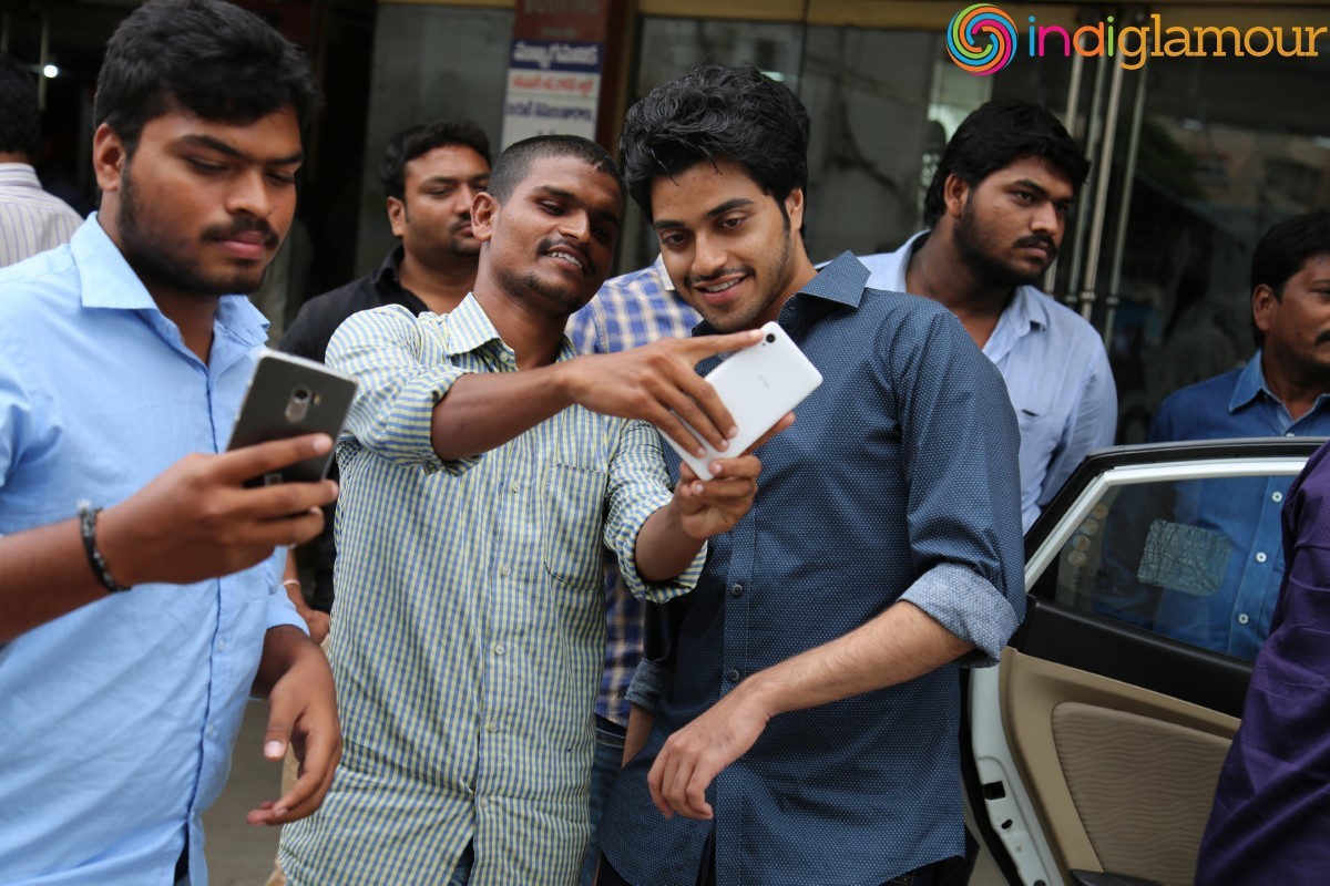 Rojulu Marayi Team In Sriramulu Theatre Event hd photo
