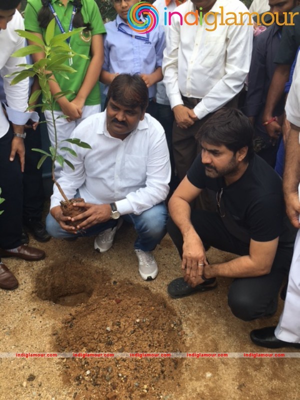 HARITHA HARAM with SRIKANTH and Mayor Event hd photo