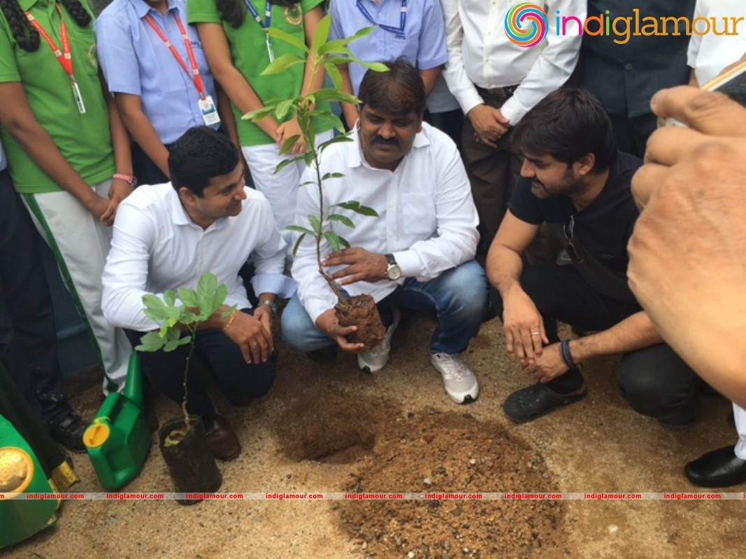 HARITHA HARAM with SRIKANTH and Mayor Event hd photo