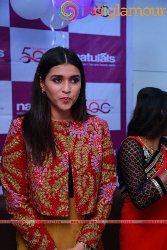 Mannara Chopra Launches Natural Salon Event hd photo